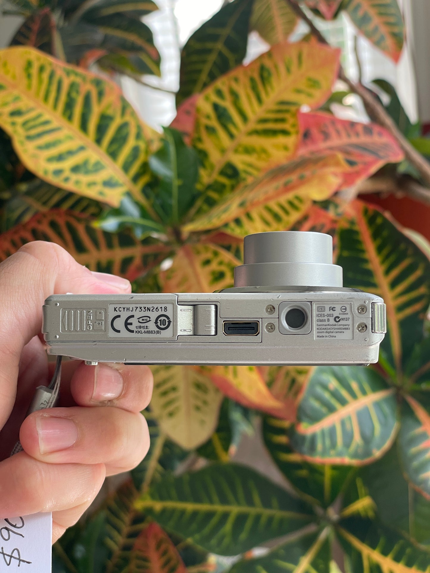 Kodak EasyShare M883 8.0 MP Digital Camera Bundle - Silver