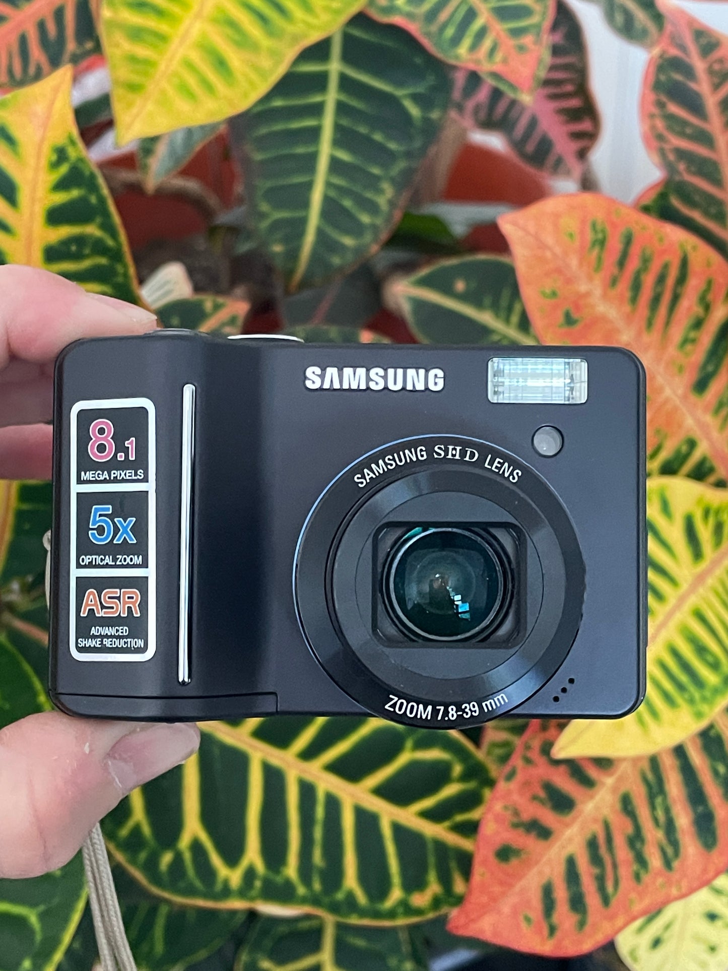 Samsung S850 8.1 MP Digital Camera Bundle - Black