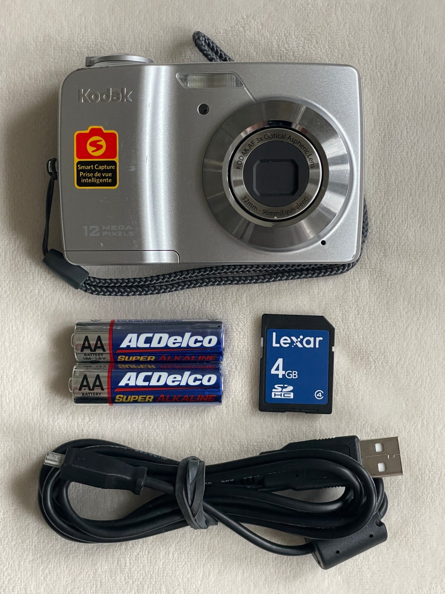 Kodak EasyShare C182 12 MP Digital Camera Bundle - Silver