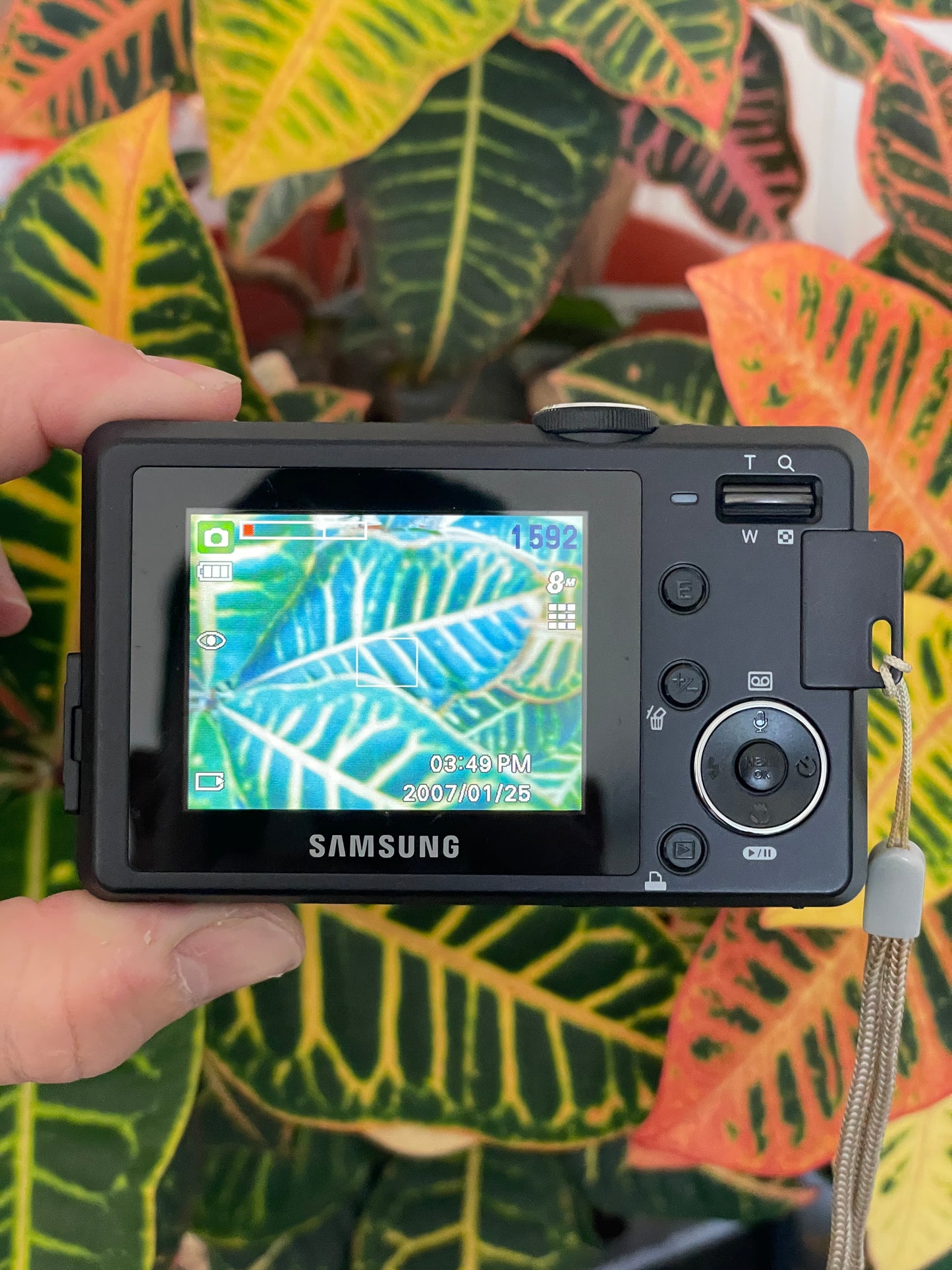 Samsung S850 8.1 MP Digital Camera Bundle - Black