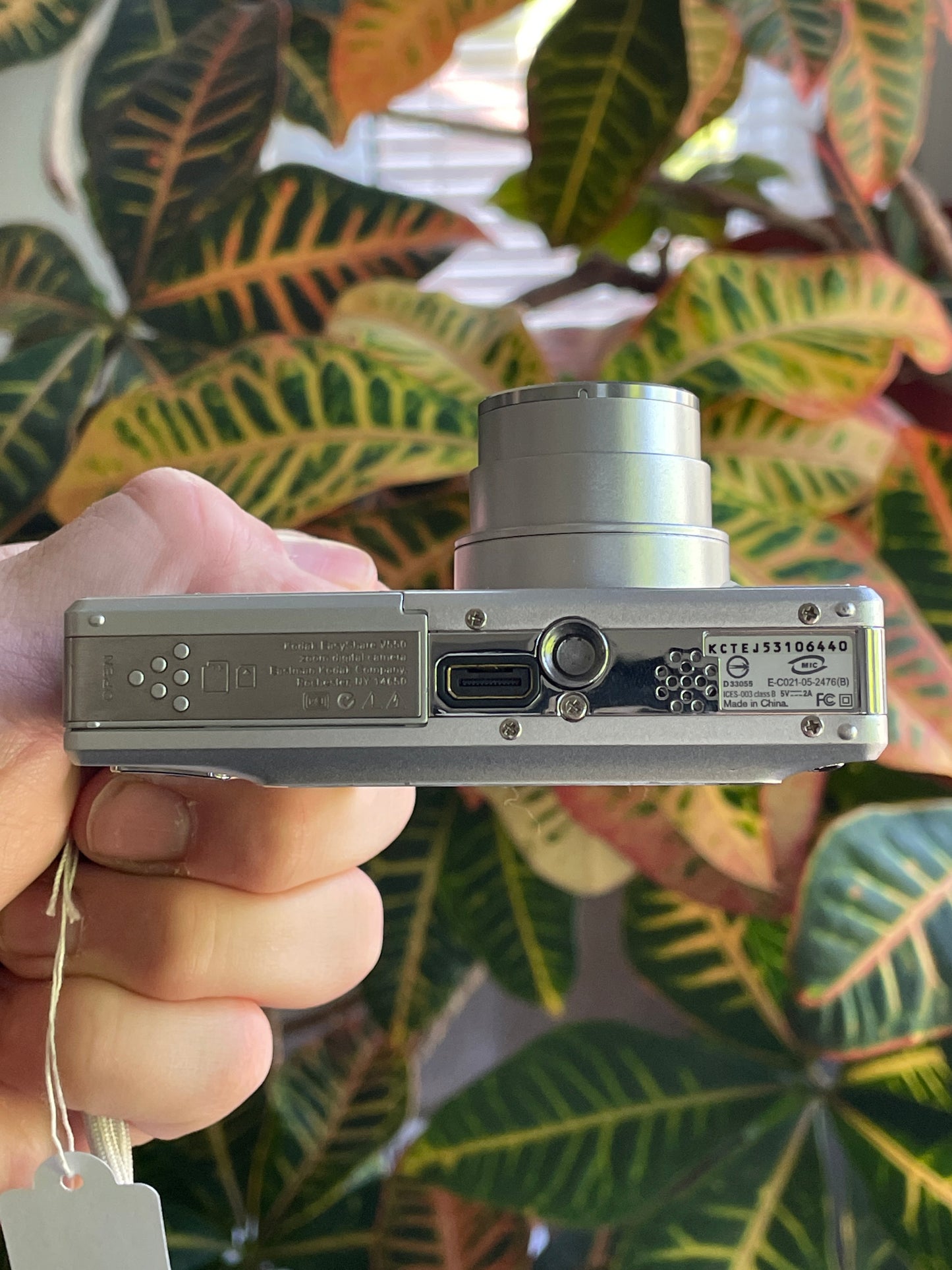 Kodak EasyShare V550 5 MP Digital Camera Bundle - Silver
