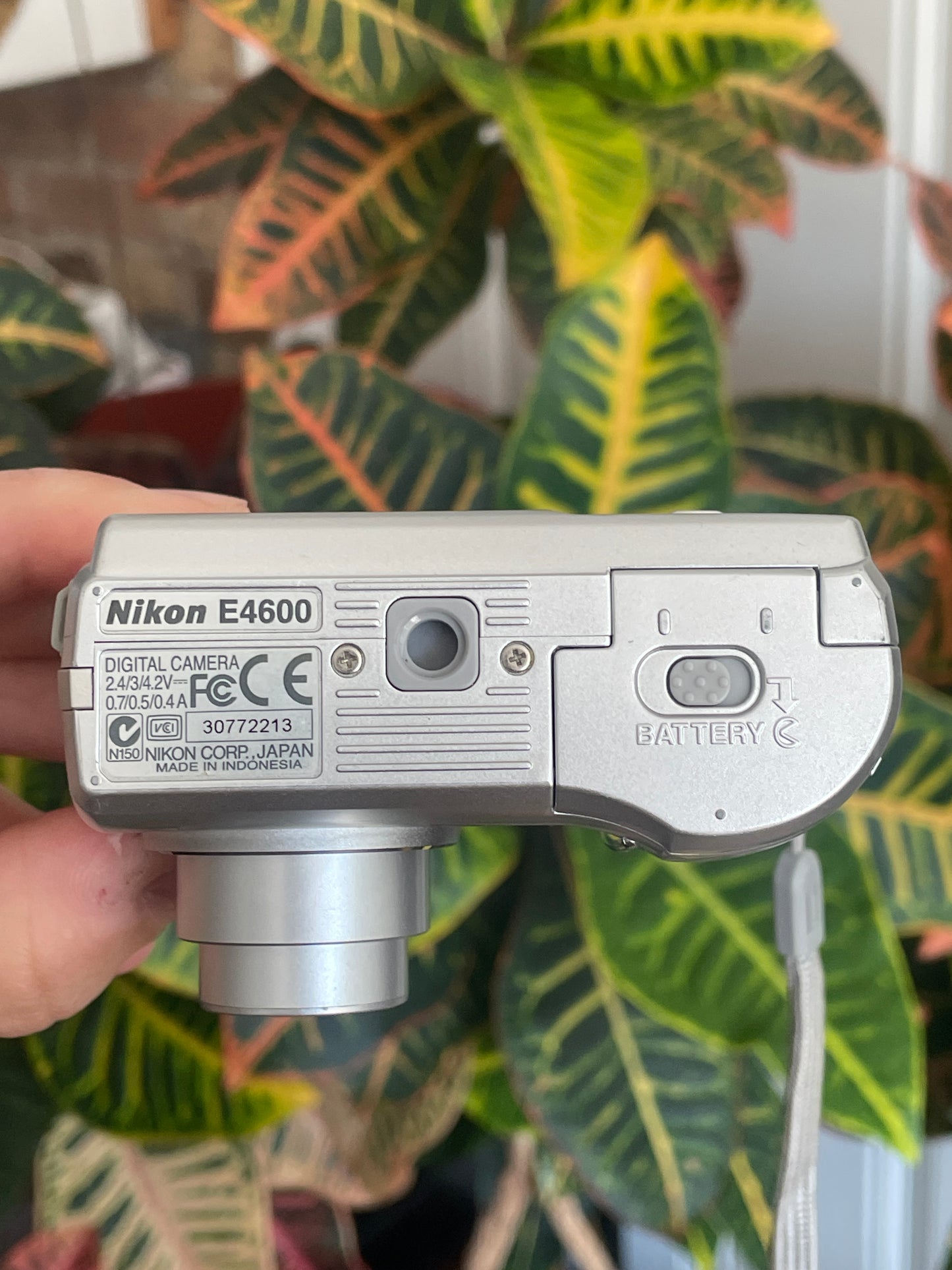 Nikon CoolPix 4600 4 MP Digital Camera Bundle - Silver