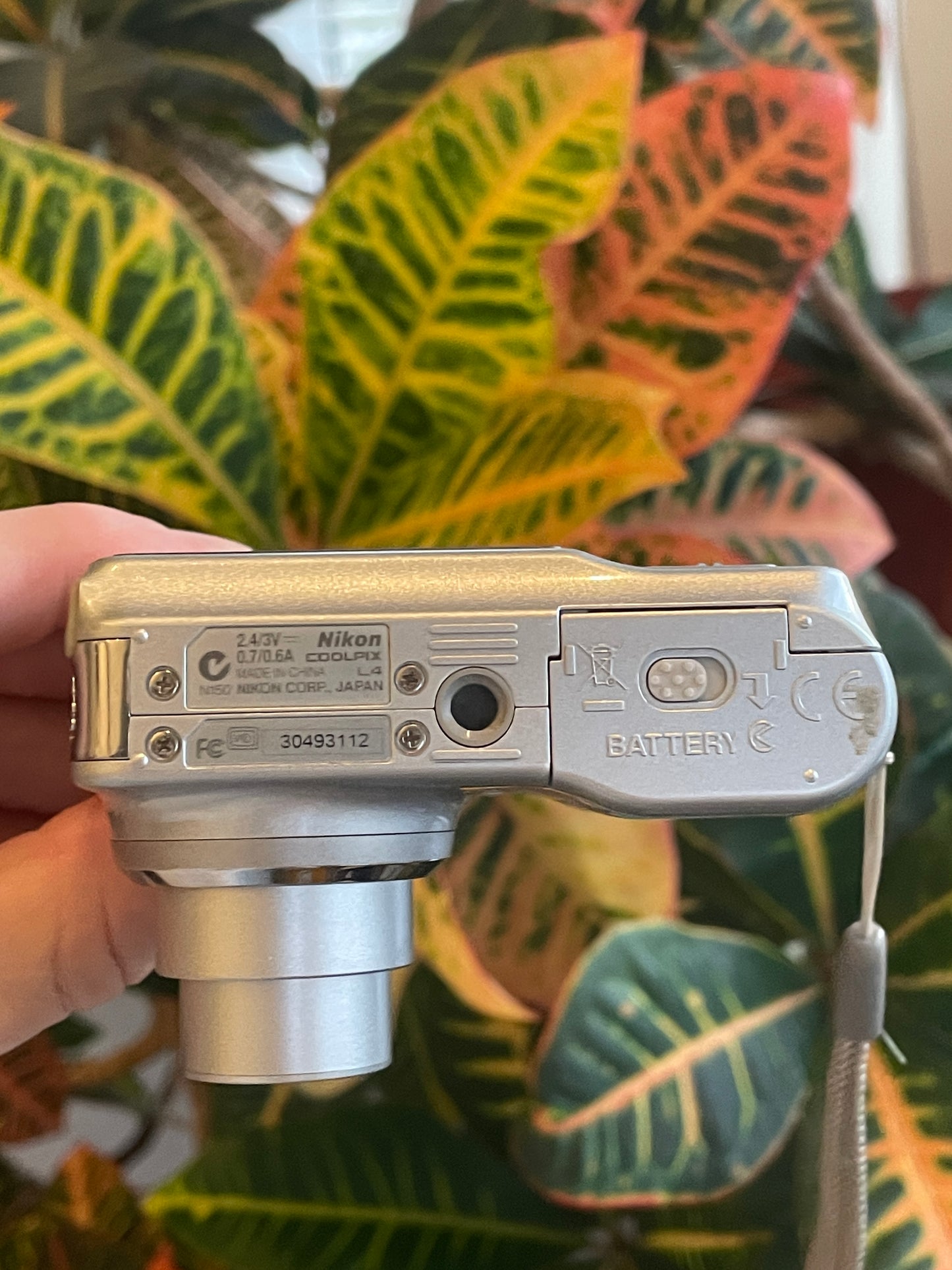 Nikon CoolPix L4 4.0 MP Digital Camera Bundle - Silver