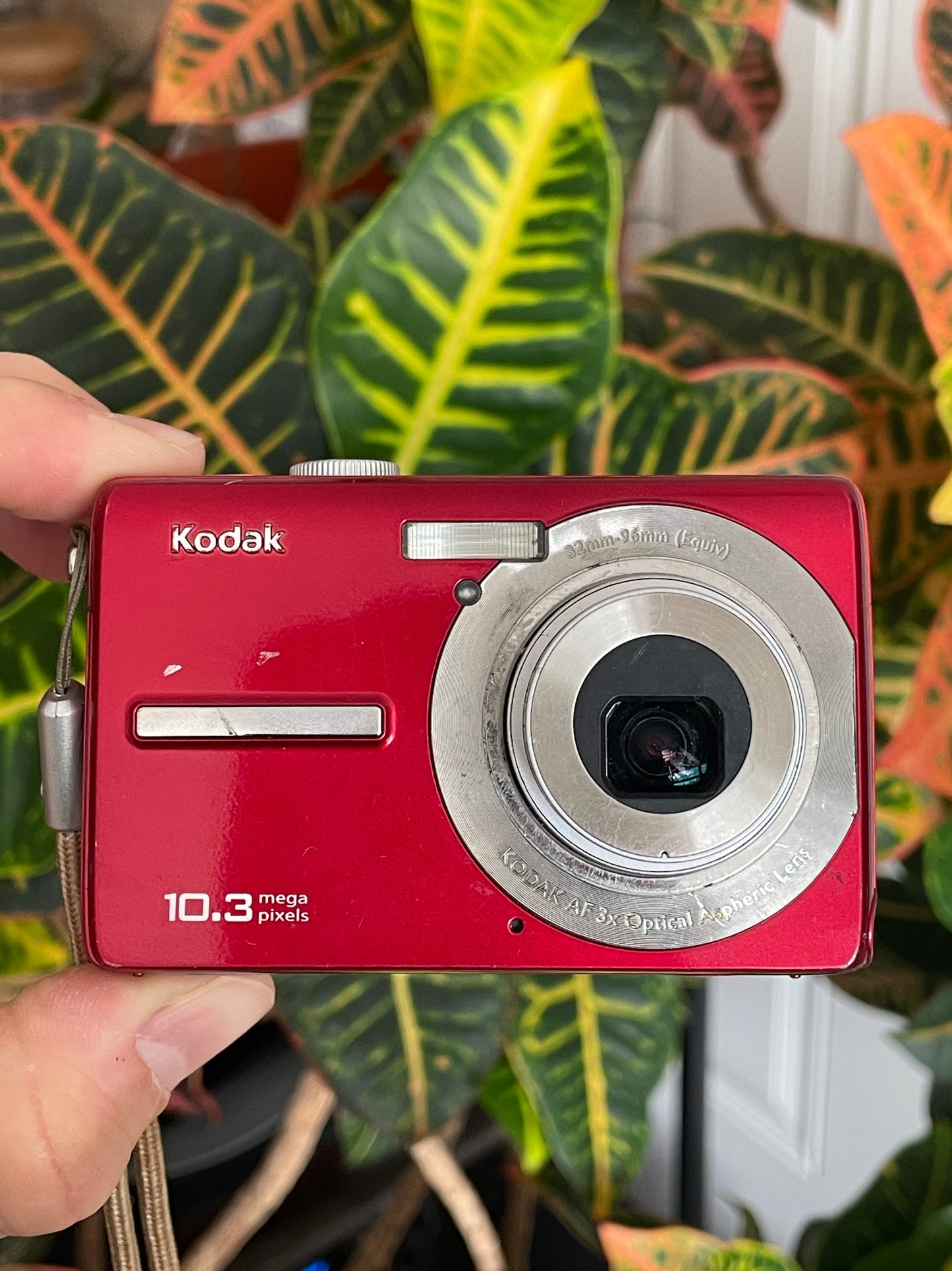 Kodak EasyShare MD1063 10.3 MP Digital Camera Bundle - Red