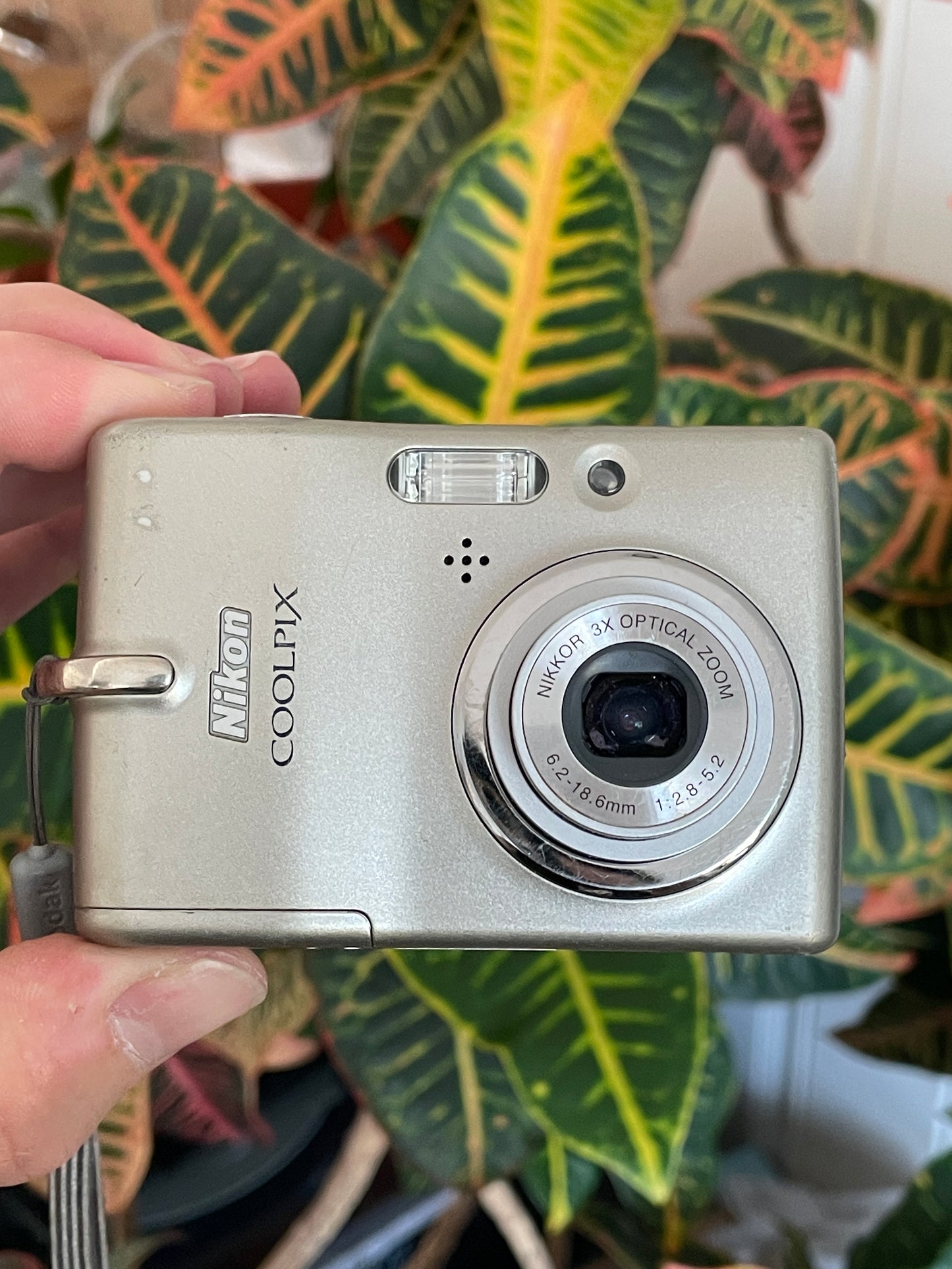 Nikon CoolPix L11 6 MP Digital Camera Bundle