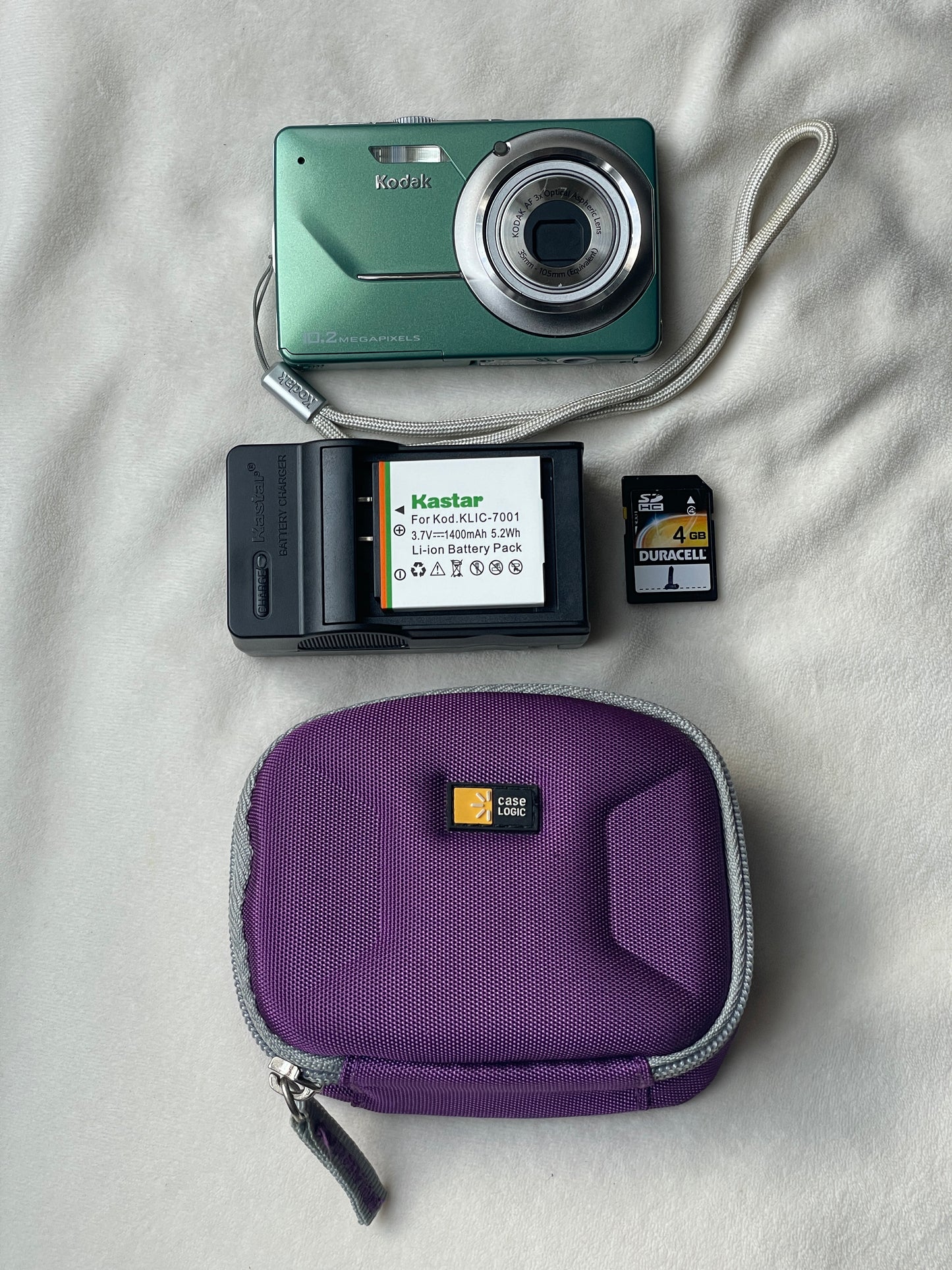 Kodak EasyShare M340 10.2 MP Digital Camera Bundle - Seafoam Green