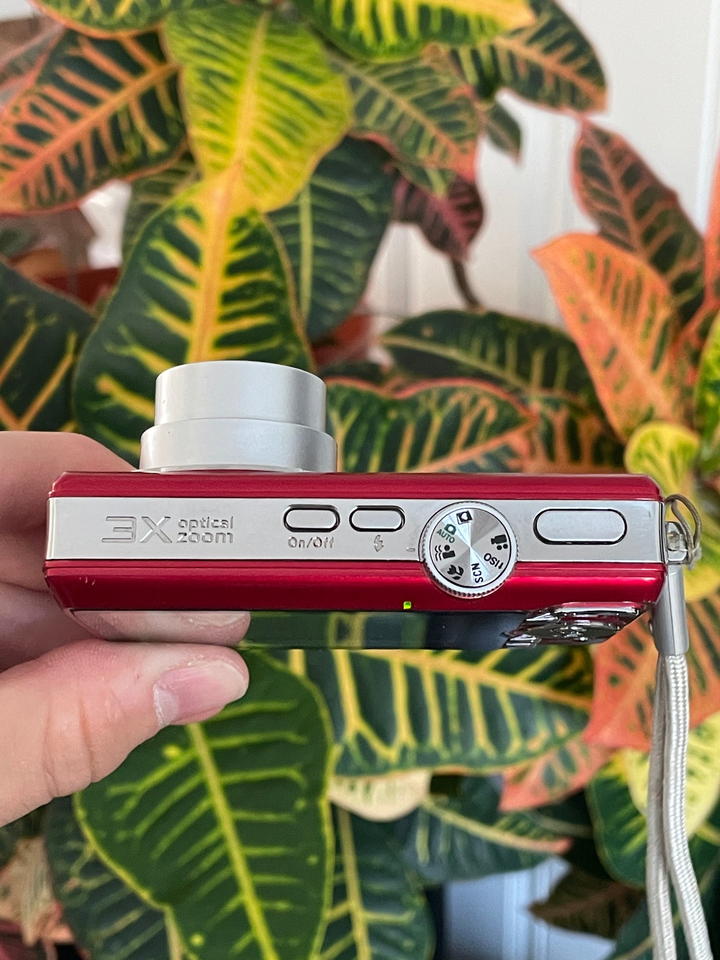 Kodak EasyShare M863 8.2 MP Digital Camera Bundle - Red