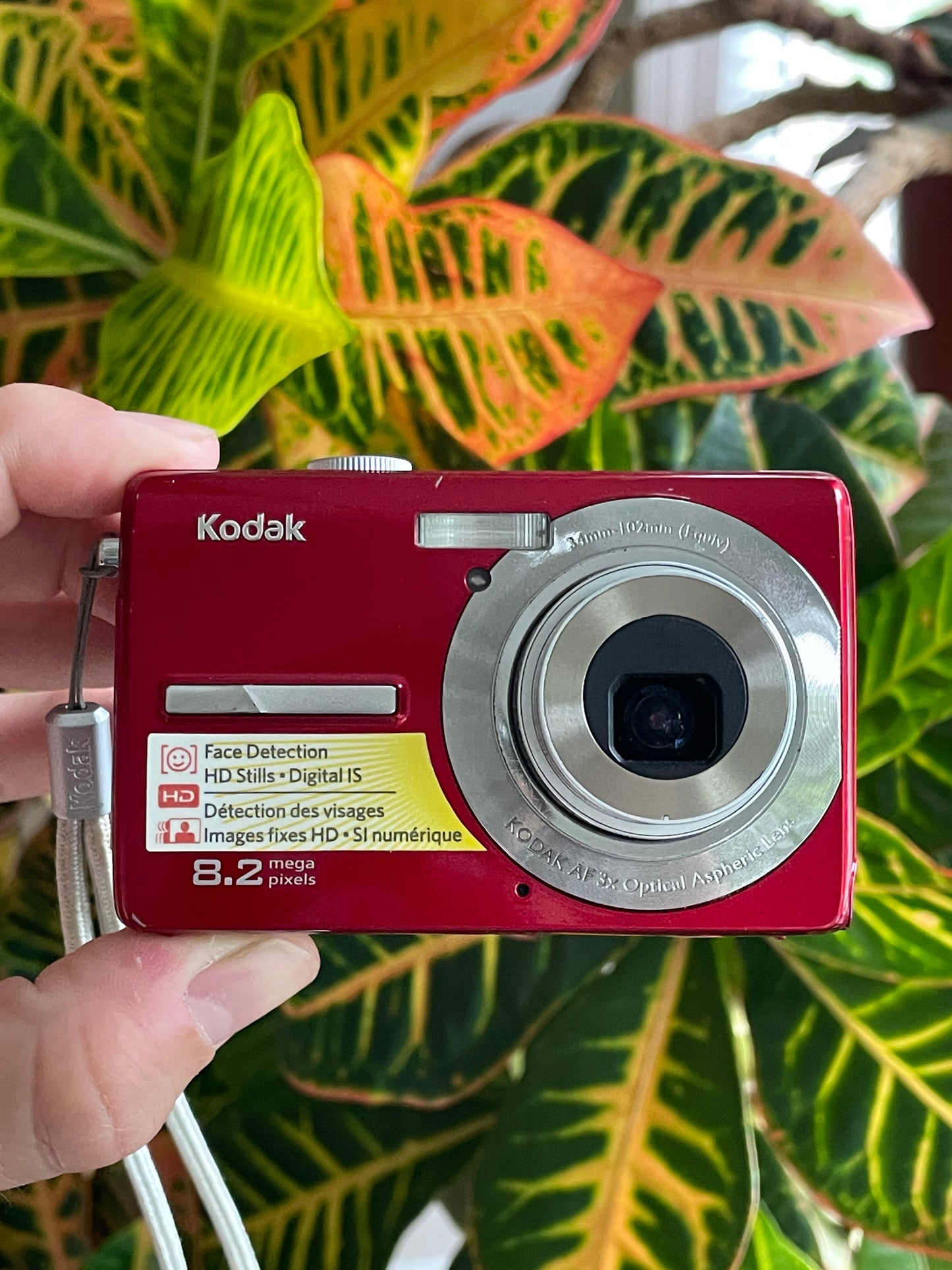 Kodak EasyShare MD863 8.2 MP Digital Camera Bundle - Red