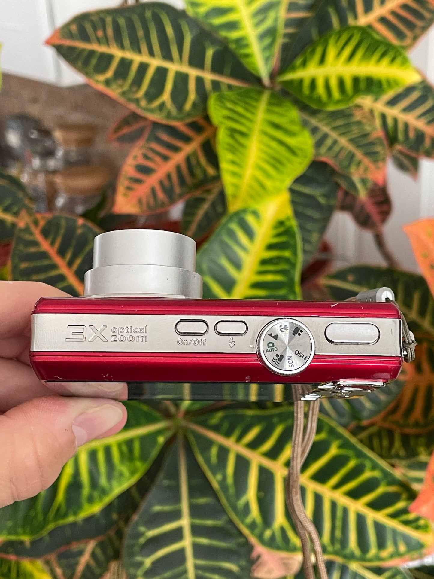 Kodak EasyShare MD1063 10.3 MP Digital Camera Bundle - Red