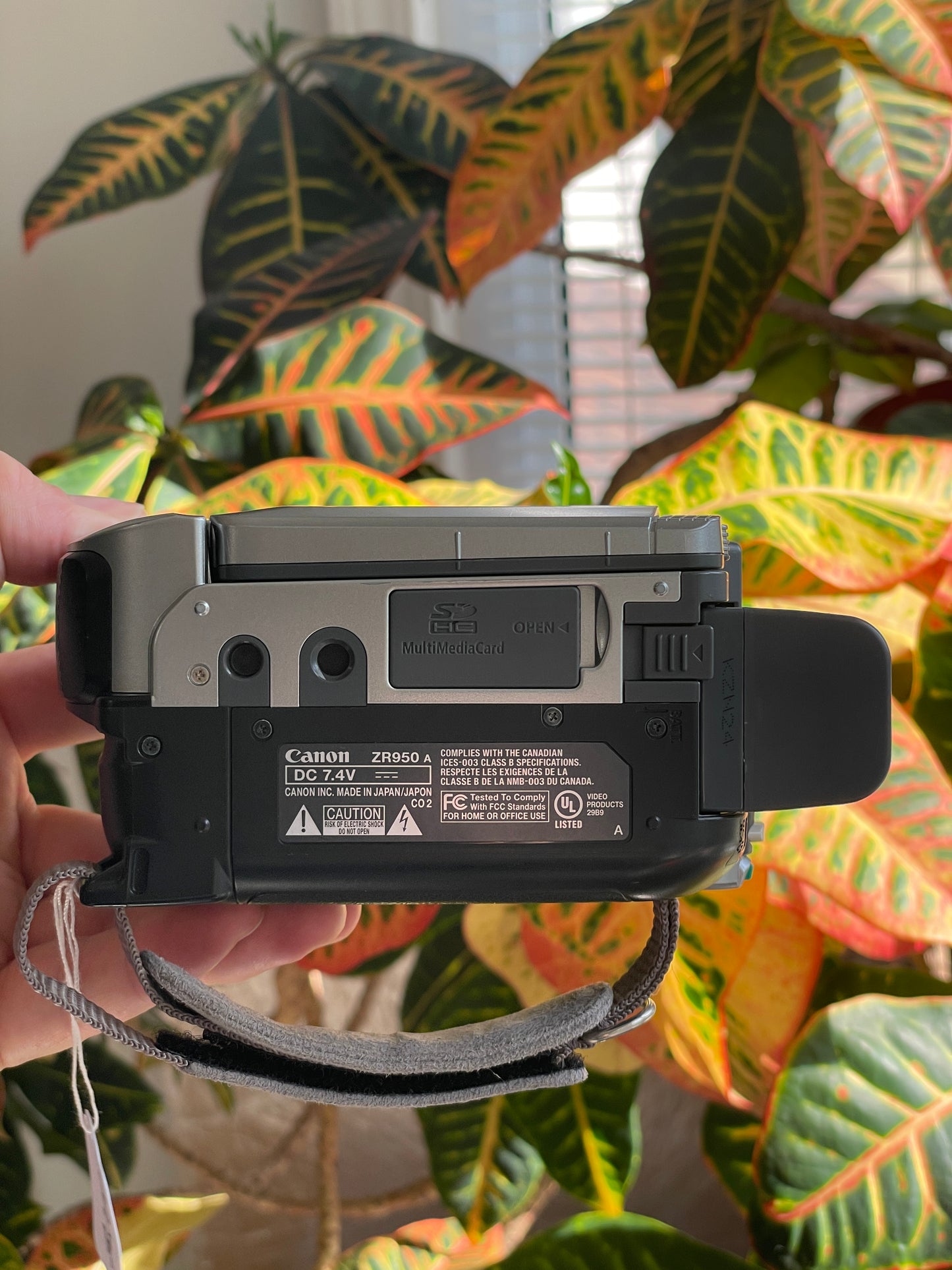Canon Mini DV Handycam Model No. ZR950 Bundle