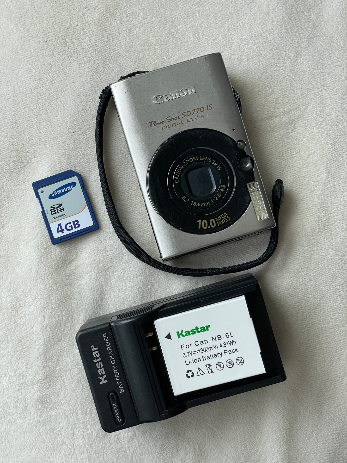 Canon PowerShot SD770 10.0 MP IS ELPH Digital Camera Bundle