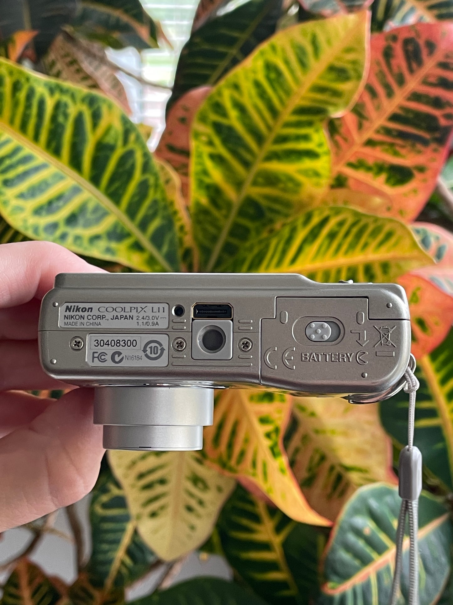 Nikon CoolPix L11 6 MP Digital Camera Bundle - Silver