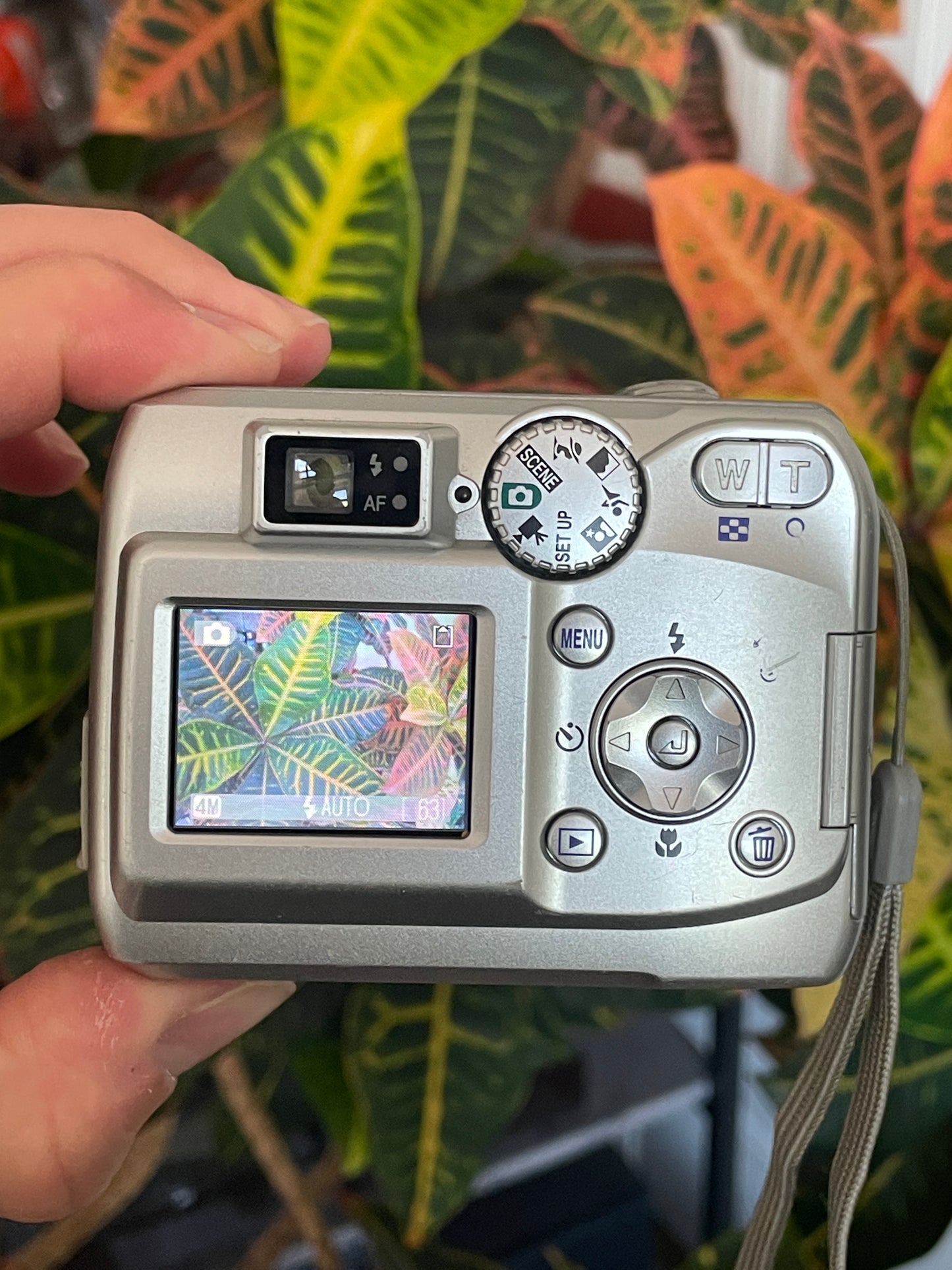 Nikon CoolPix 4100 4.0 MP Digital Camera Bundle