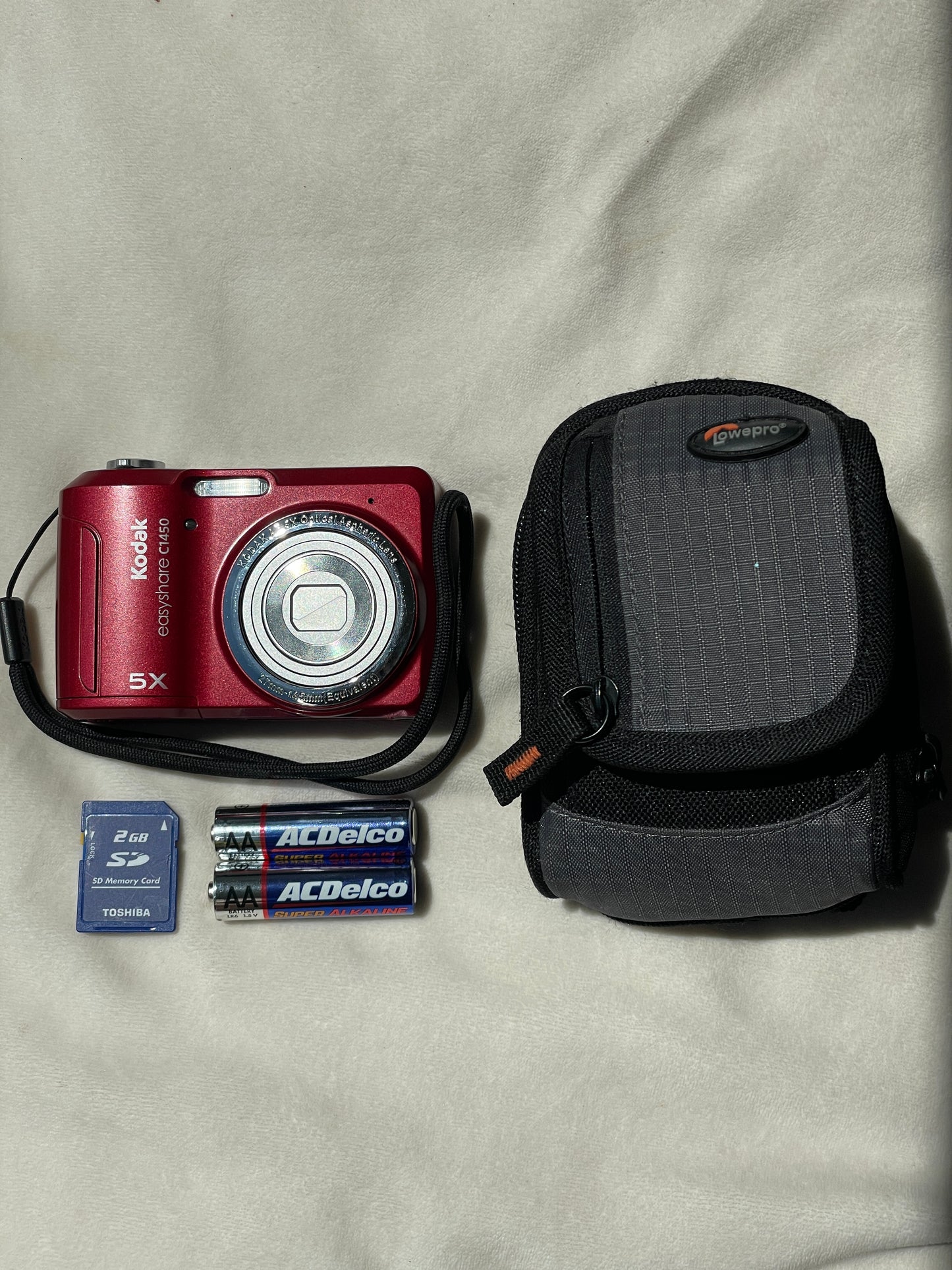 Kodak EasyShare C1450 14 MP Digital Camera Bundle - Red