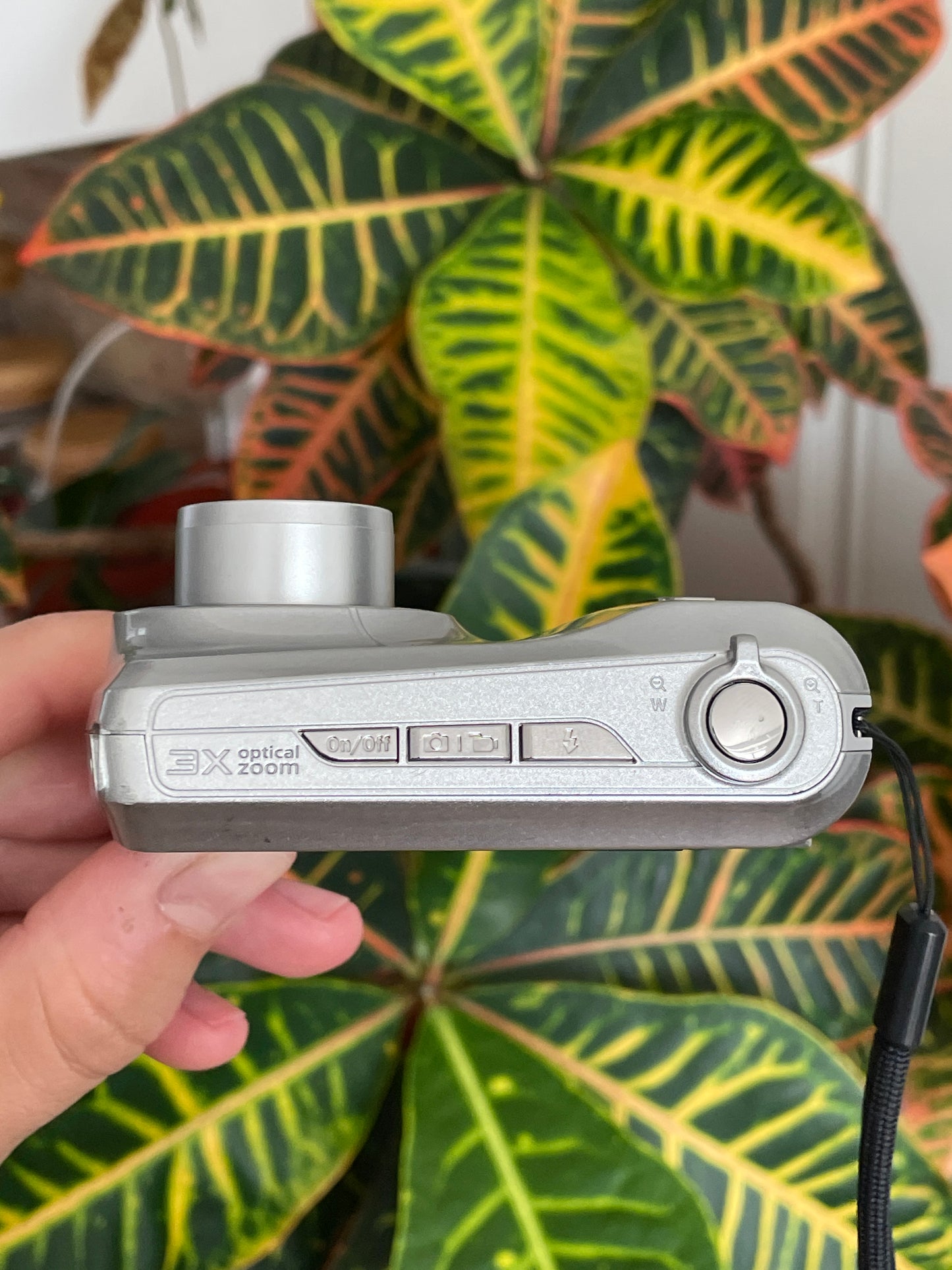 Kodak EasyShare C142 10.1 MP Digital Camera Bundle - Silver