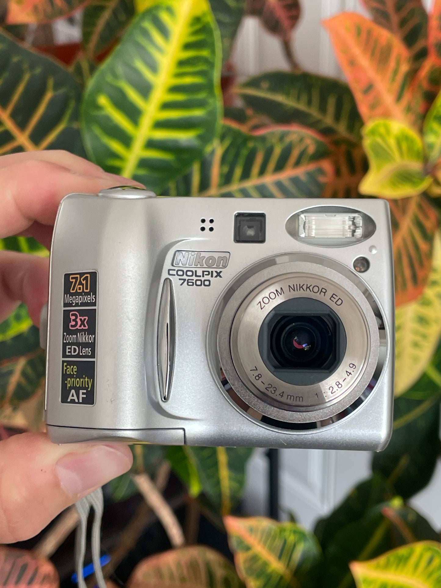 Nikon CoolPix 7600 7.1 MP Digital Camera Bundle