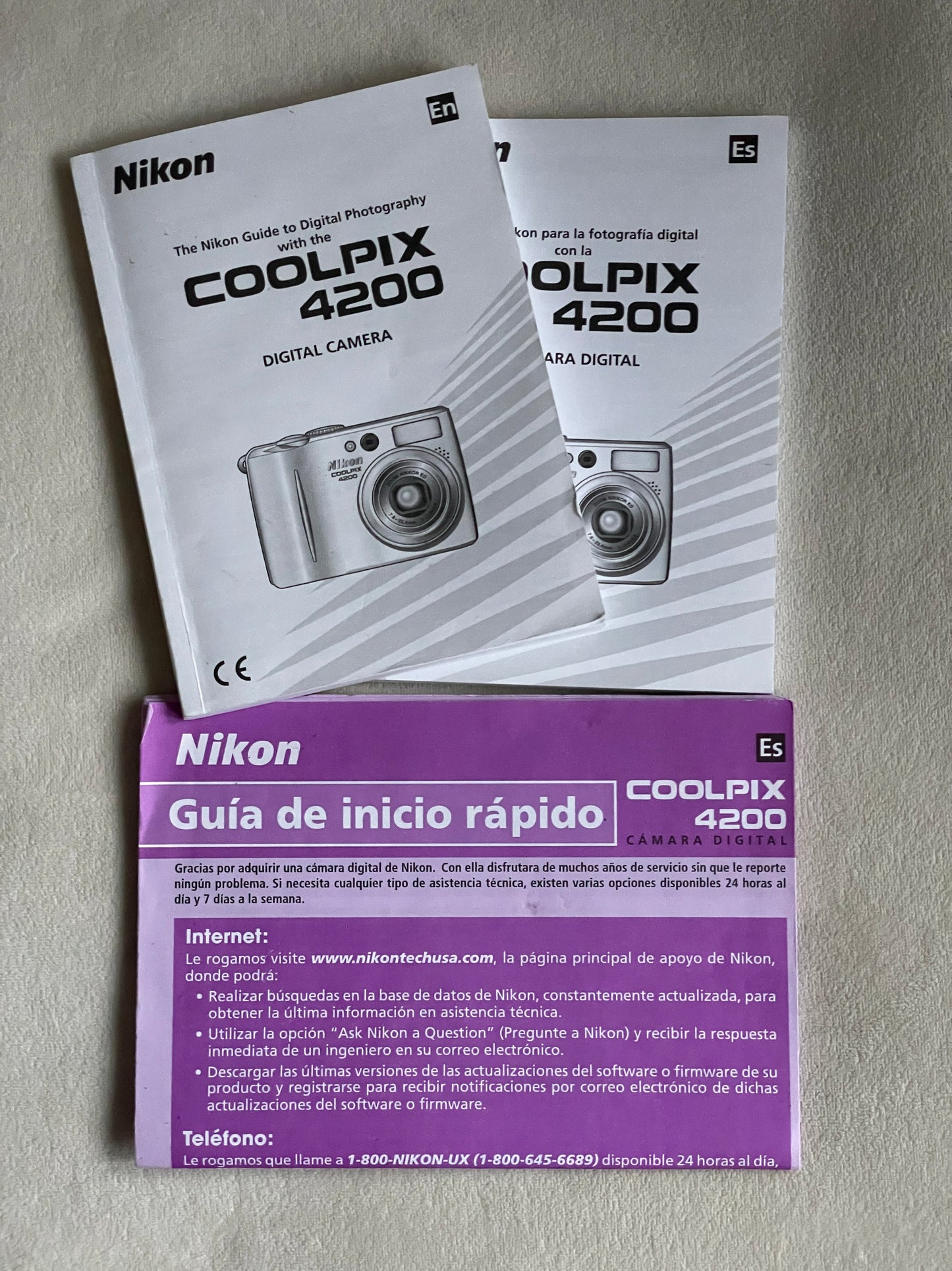 Nikon CoolPix 4200 4.0 MP Digital Camera Bundle - Silver