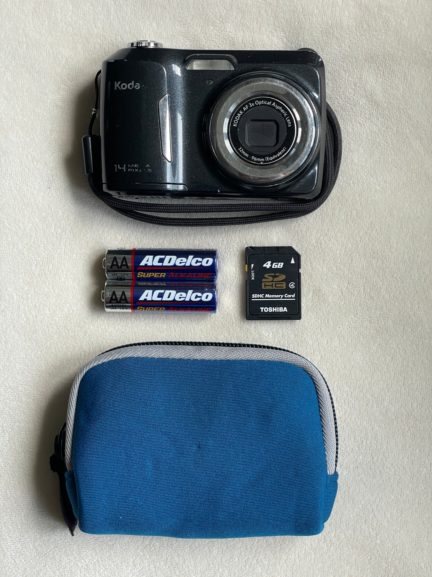 Kodak EasyShare C183 14 MP Digital Camera Bundle - Black