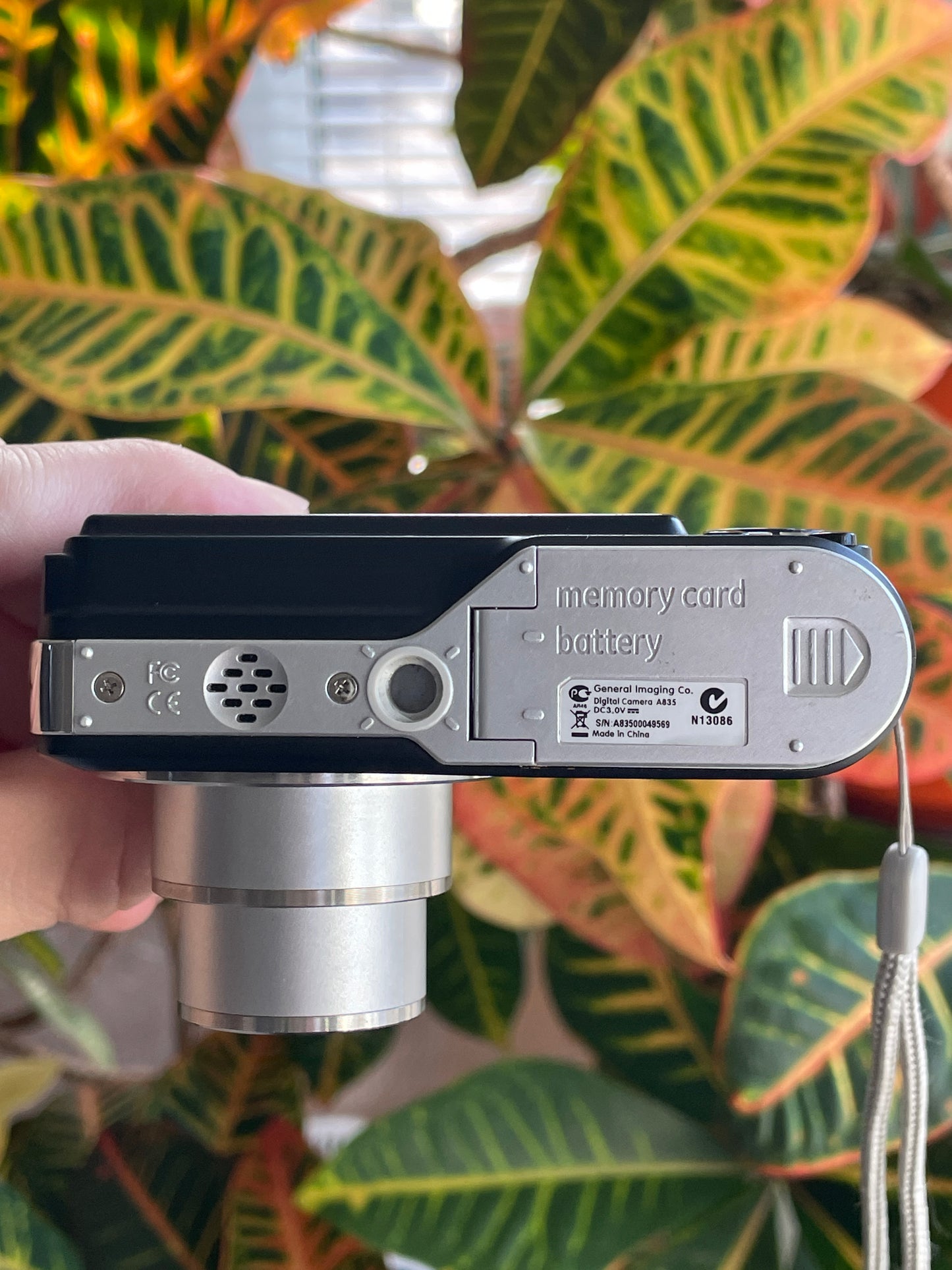 GE A835 8.0 MP Digital Camera Bundle - Black