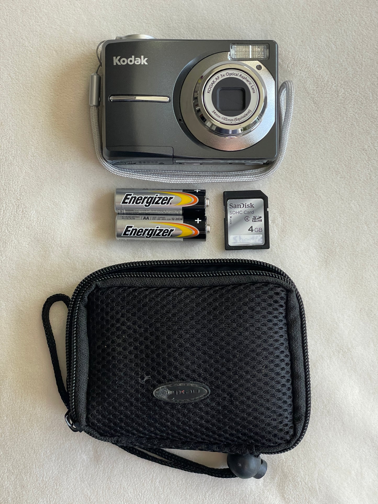 Kodak EasyShare CD1013 10.3 MP Digital Camera Bundle - Black