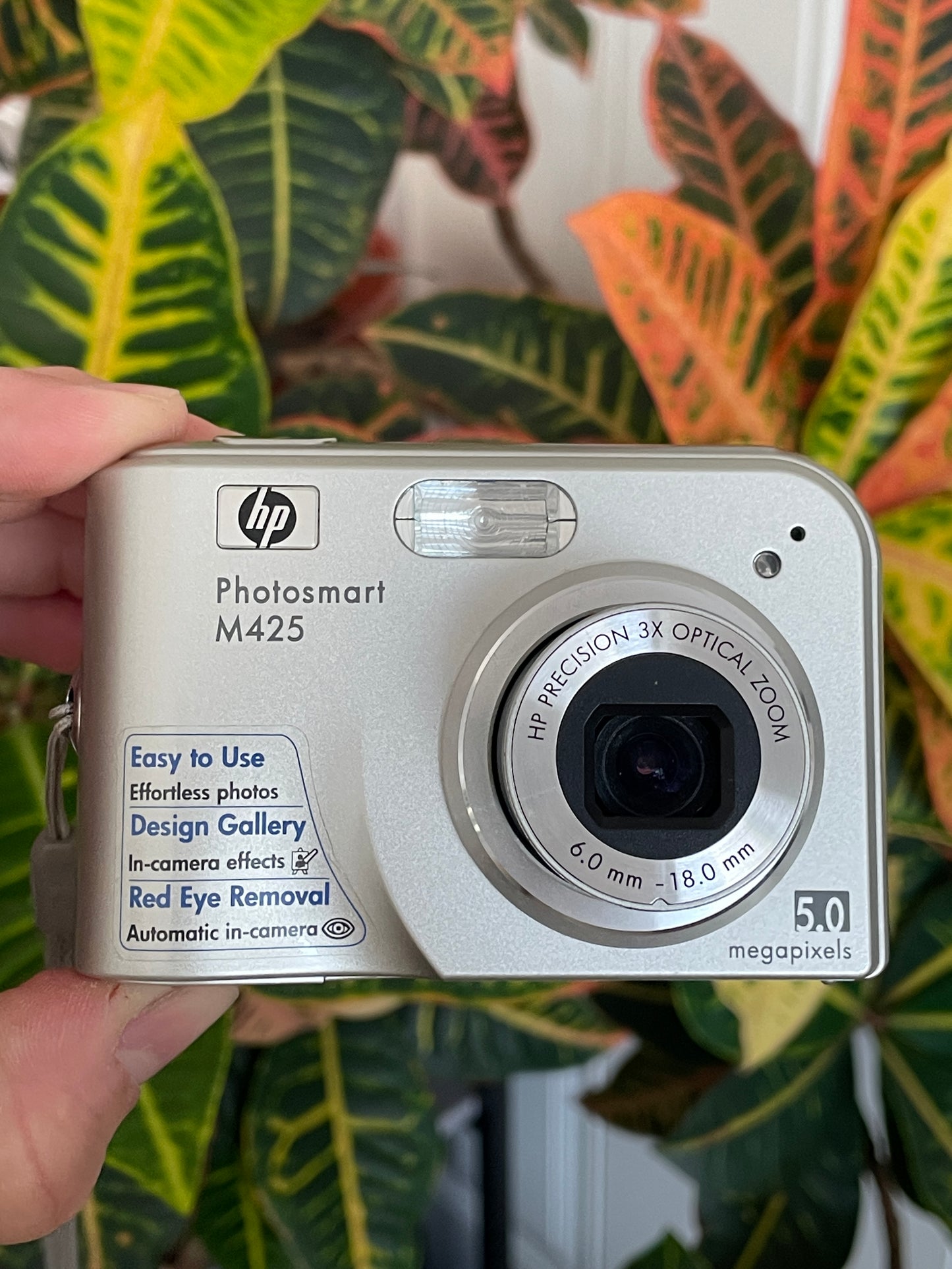 HP Photosmart M425 5.0 MP Digital Camera Bundle - Silver