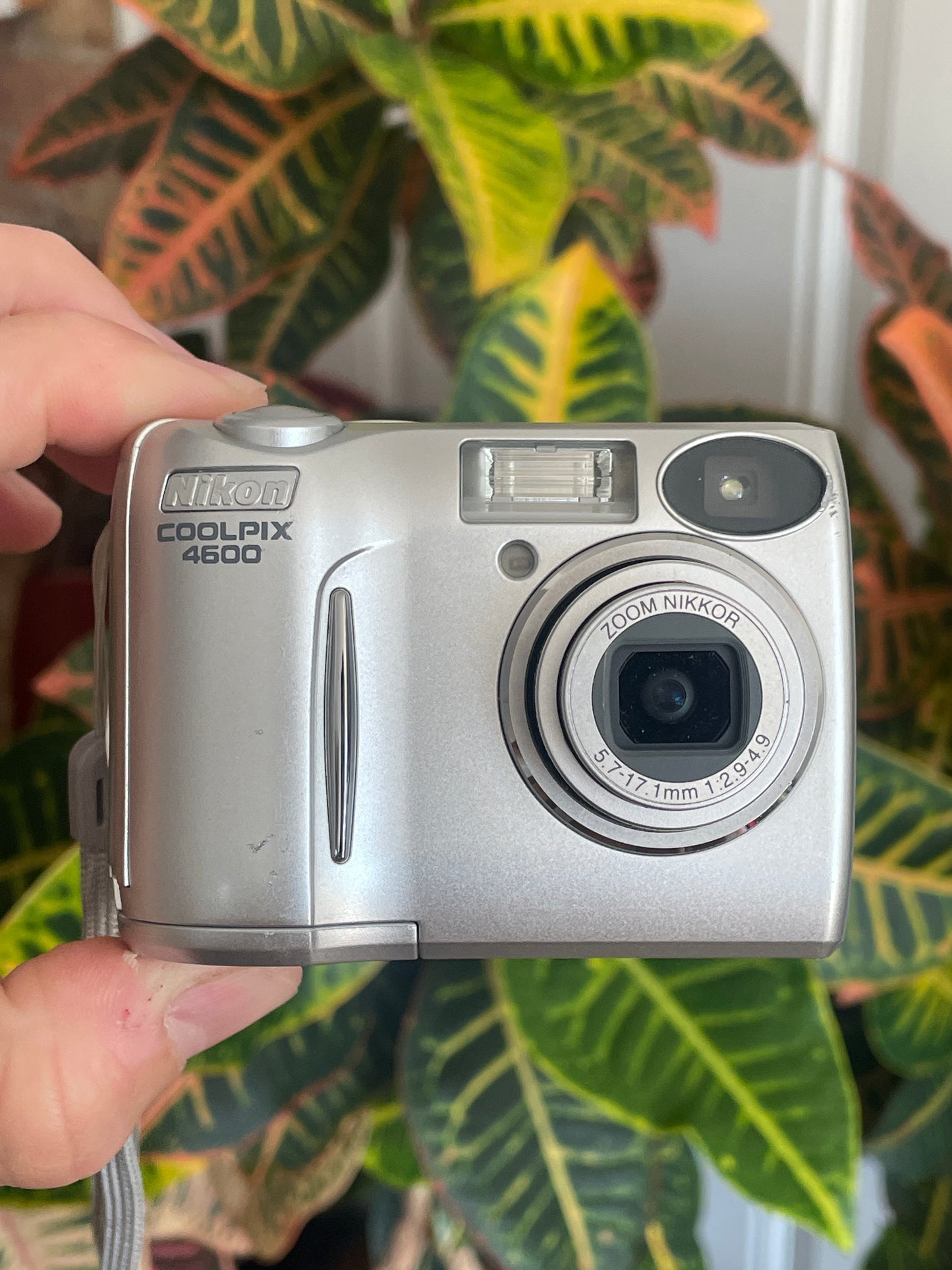 Nikon CoolPix 4600 4 MP Digital Camera Bundle - Silver