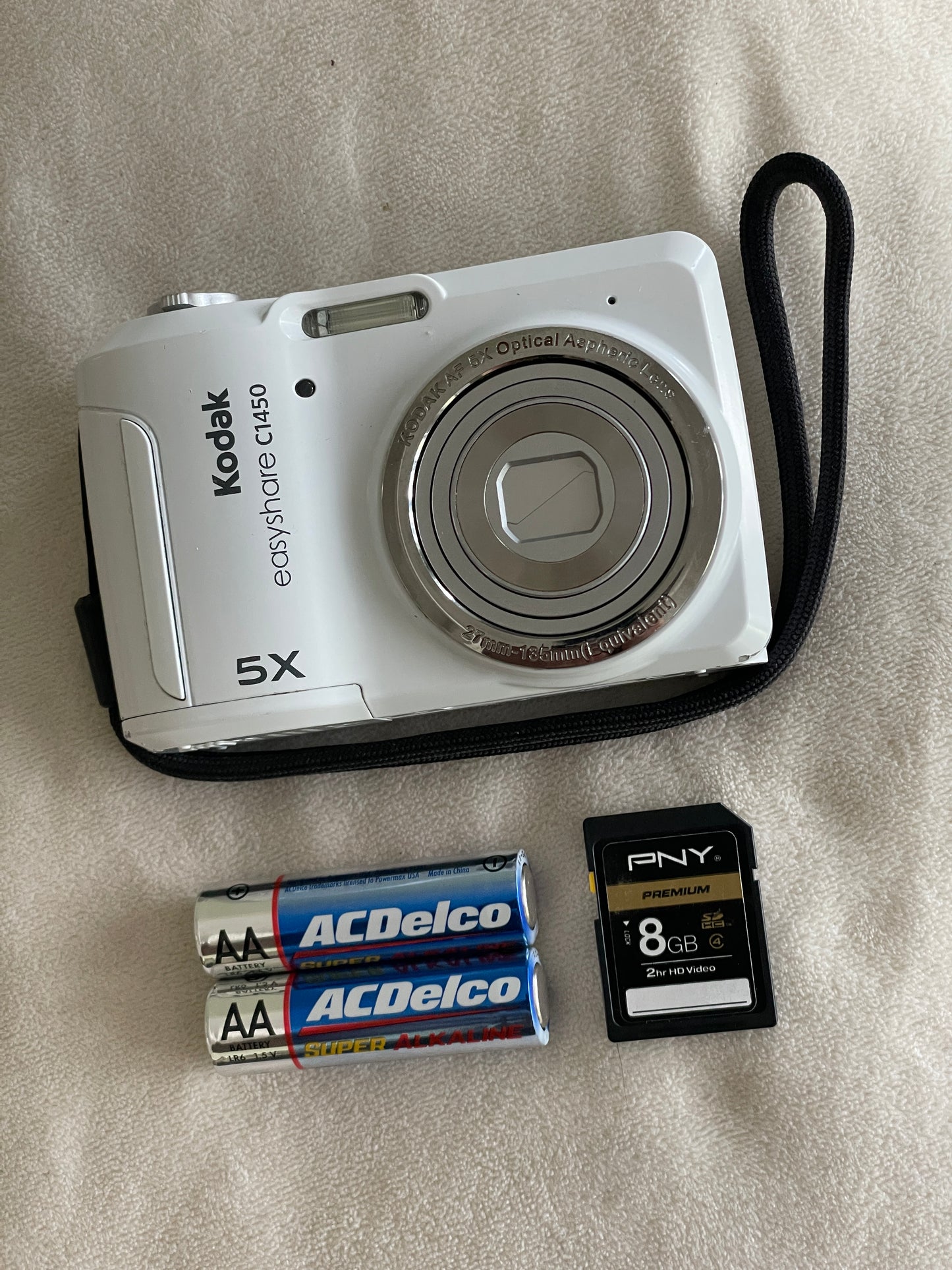 Kodak EasyShare C1450 14 MP Digital Camera Bundle - White