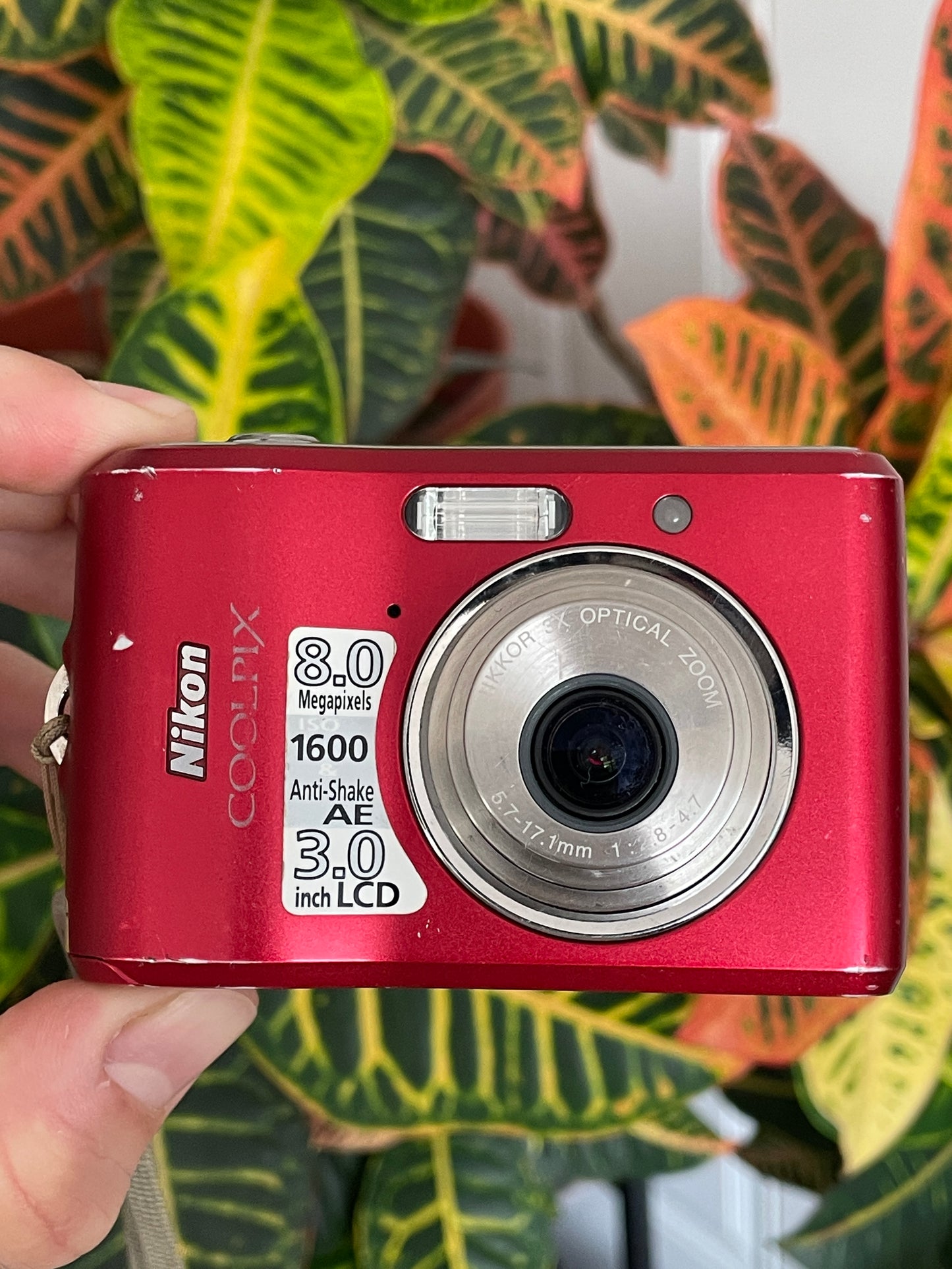 Nikon CoolPix L18 8.0 MP Digital Camera Bundle - Red