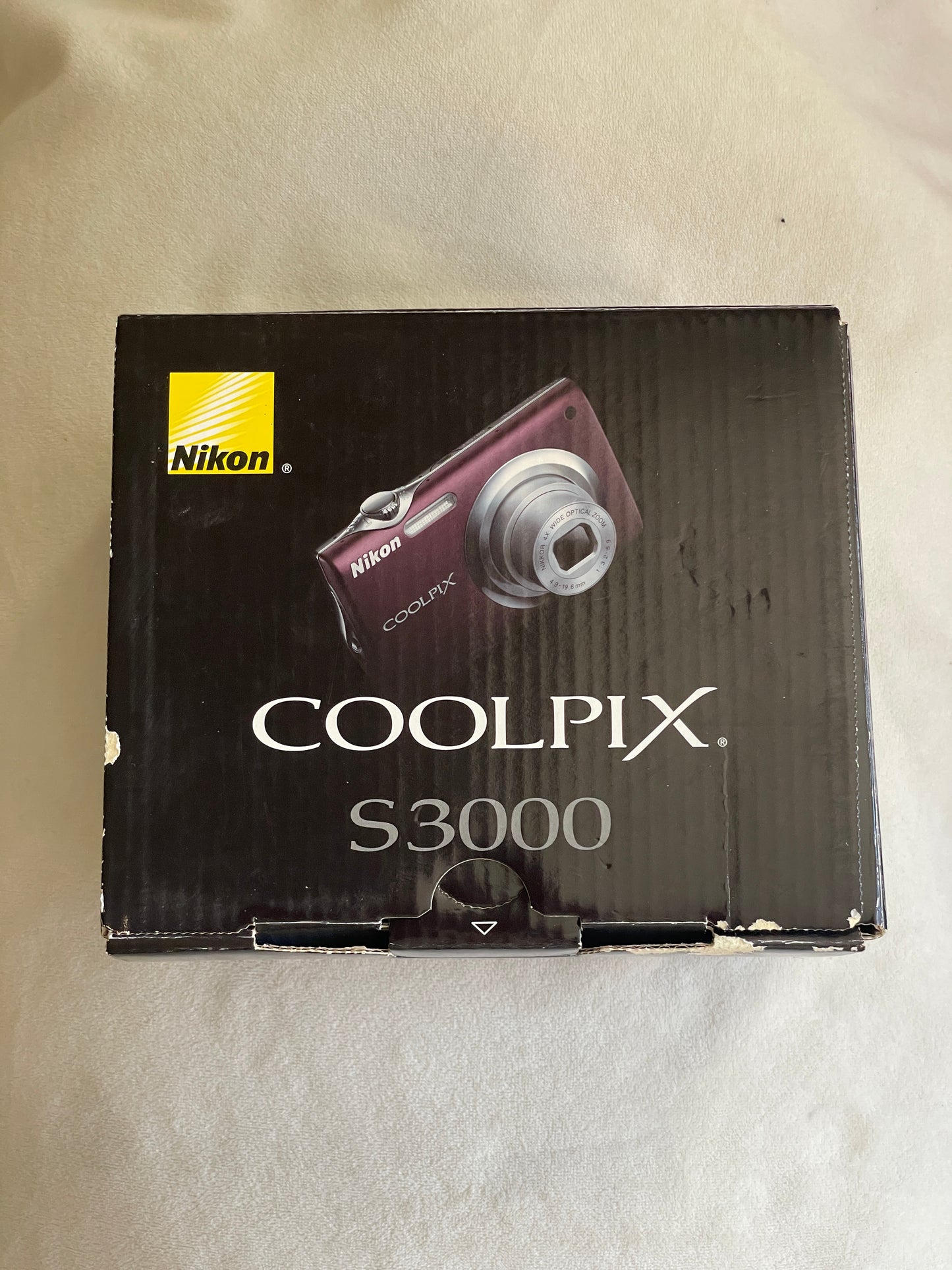 Nikon CoolPix S3000 12 MP Digital Camera Bundle - In Box