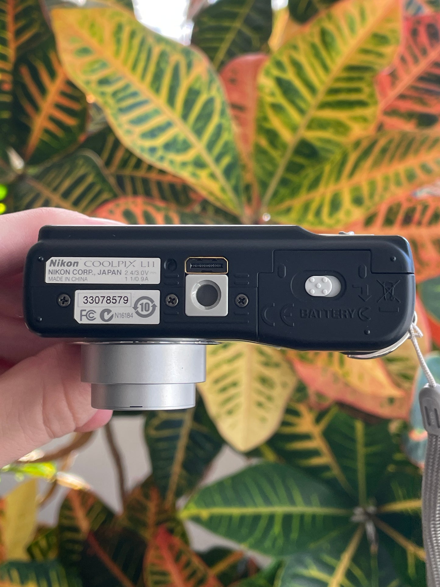 Nikon CoolPix L11 6.0 MP Digital Camera Bundle - Black