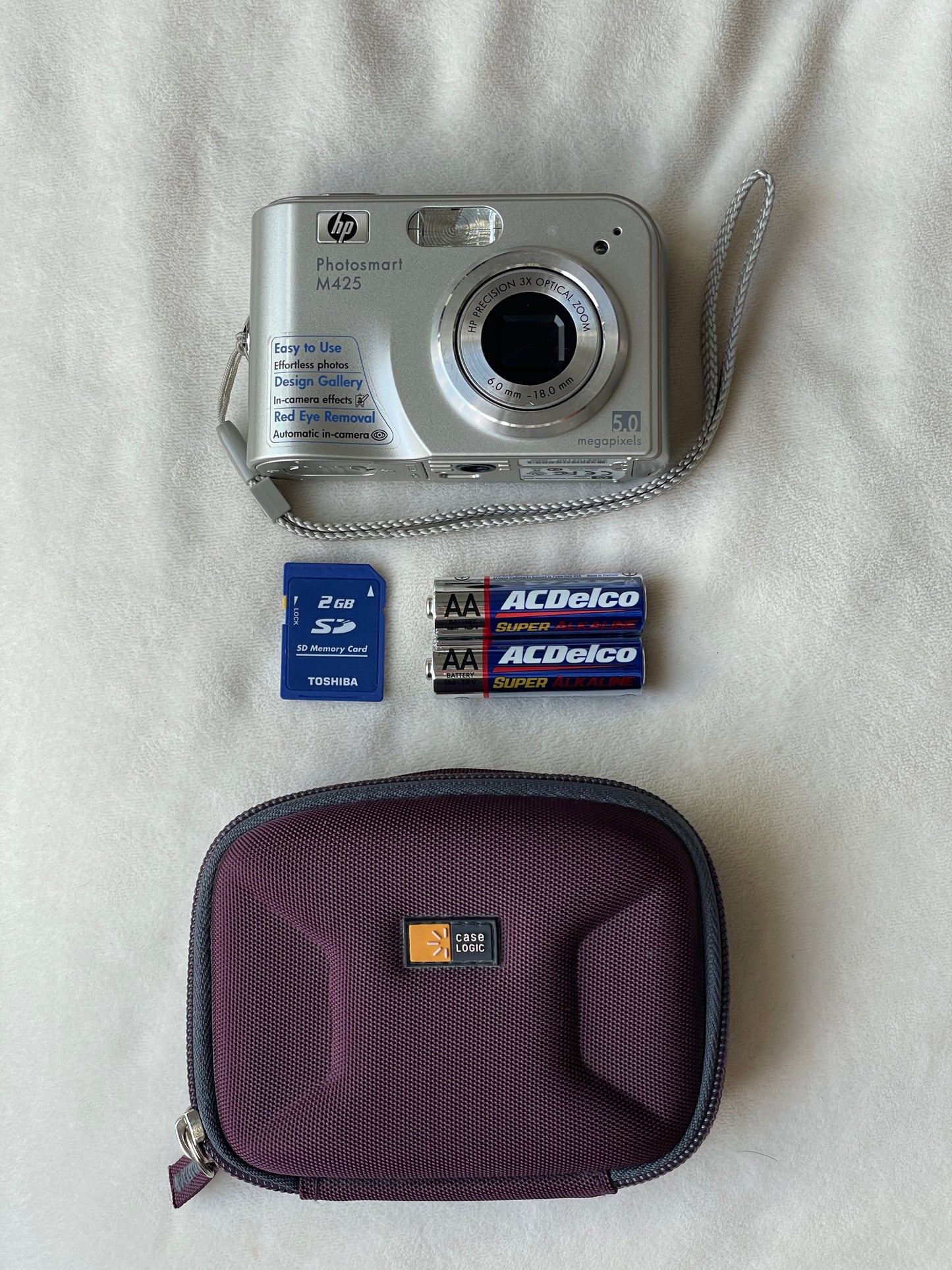 HP Photosmart M425 5.0 MP Digital Camera Bundle - Silver