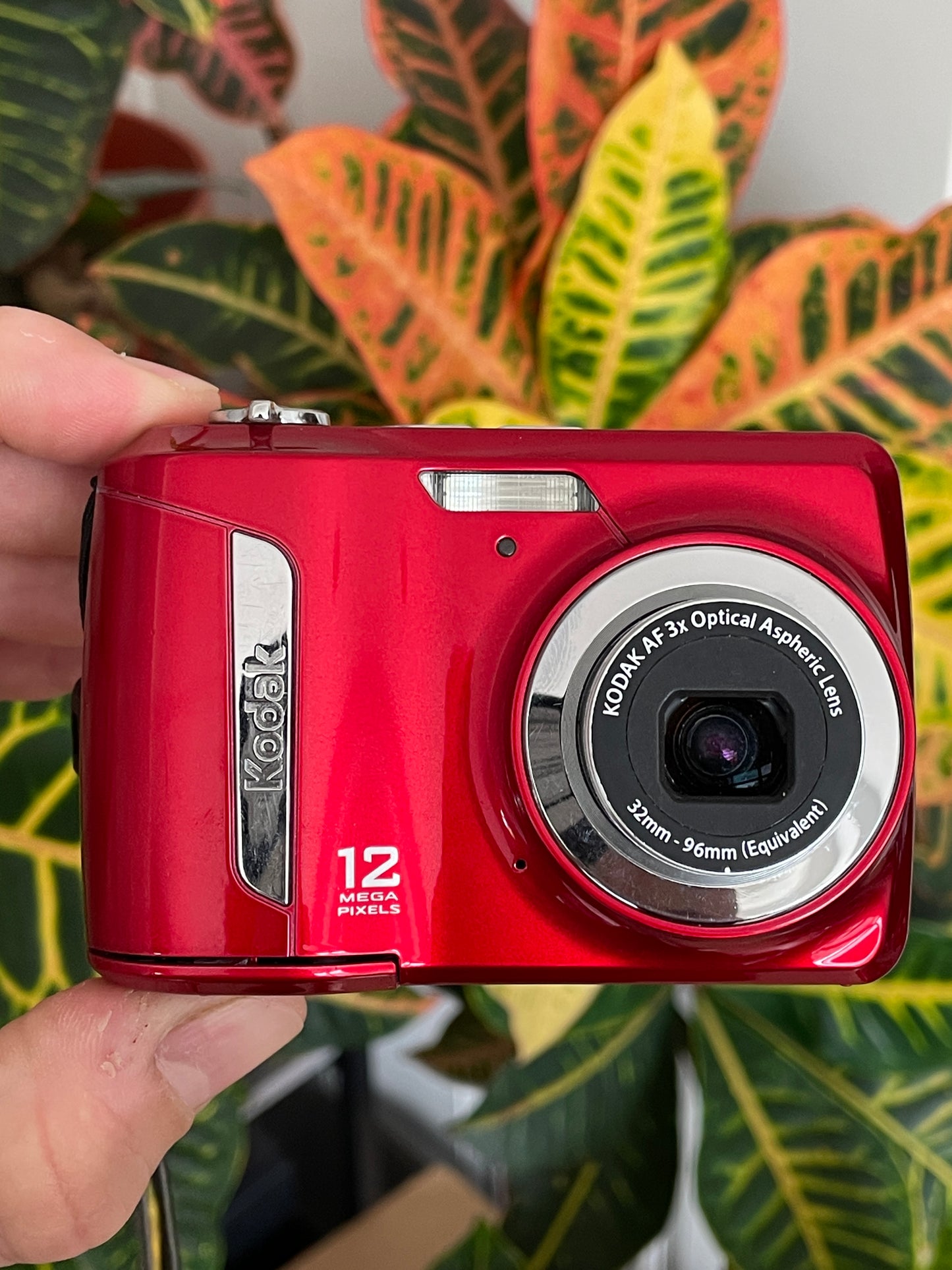 Kodak EasyShare C143 12 MP Digital Camera Bundle - Red