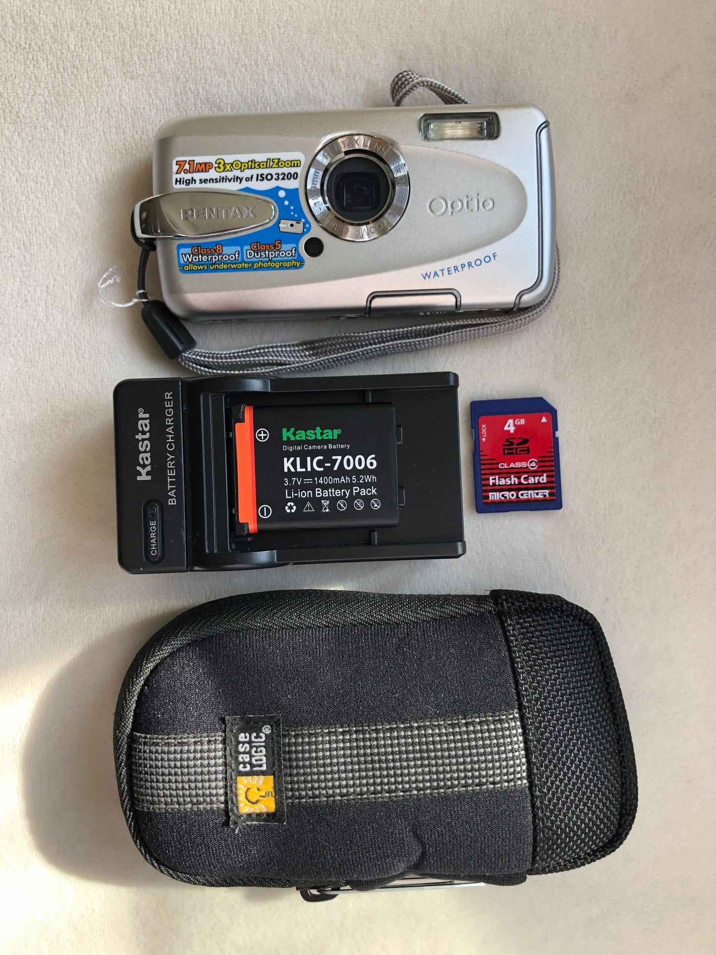 Pentax Optio W30 7.1 MP Digital Camera Bundle - Silver