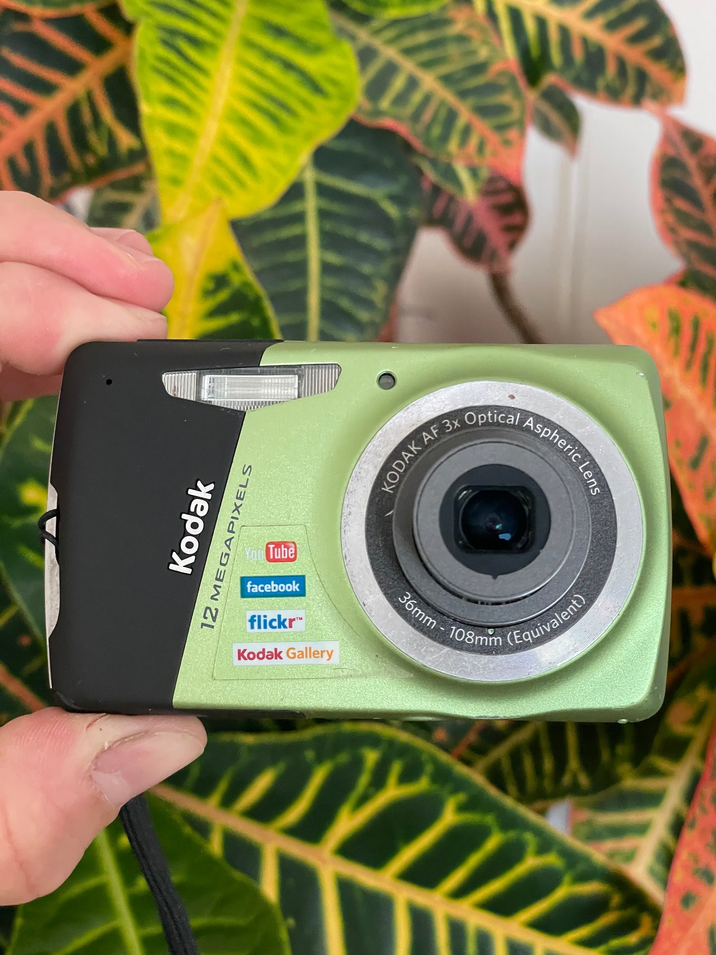 Kodak EasyShare M530 12 MP Digital Camera Bundle - Green