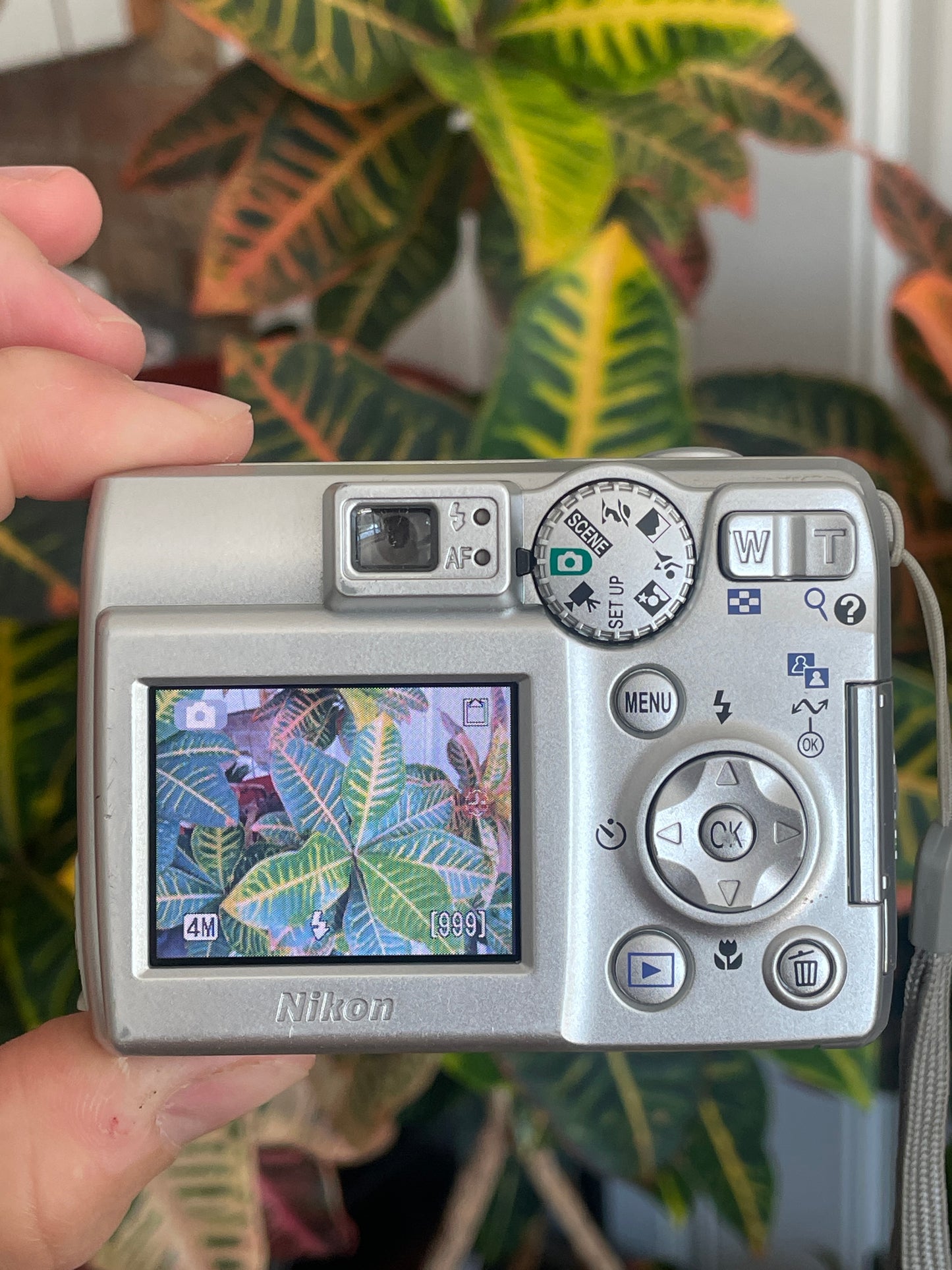 Nikon CoolPix 4600 4 MP Digital Camera Bundle - Silver