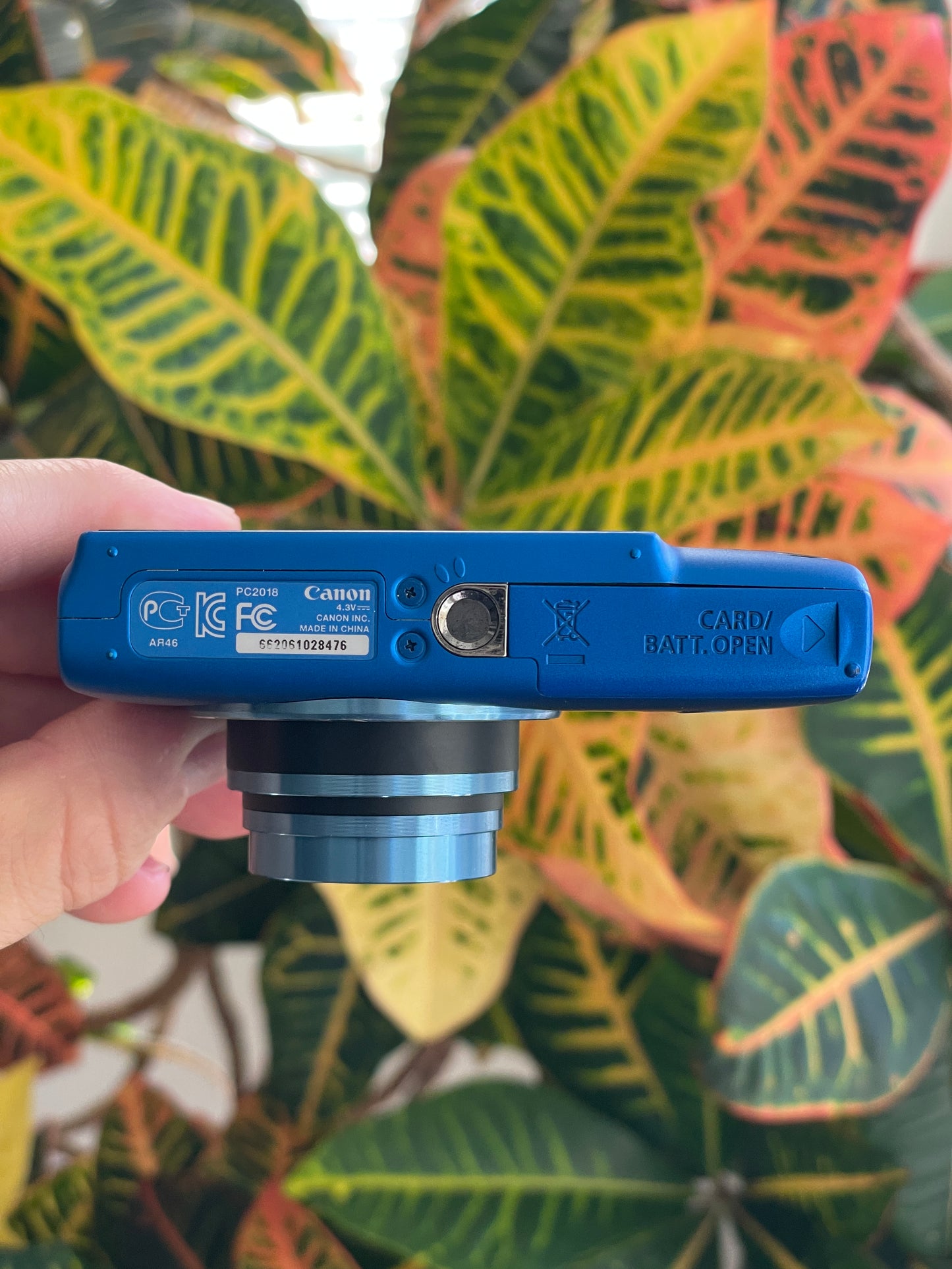 Canon PowerShot ELPH 115 IS 16 MP Digital Camera Bundle - Blue