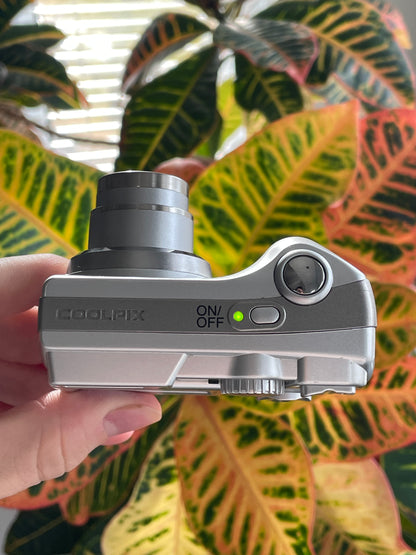 Nikon CoolPix 7600 7.1 MP Digital Camera Bundle - Silver