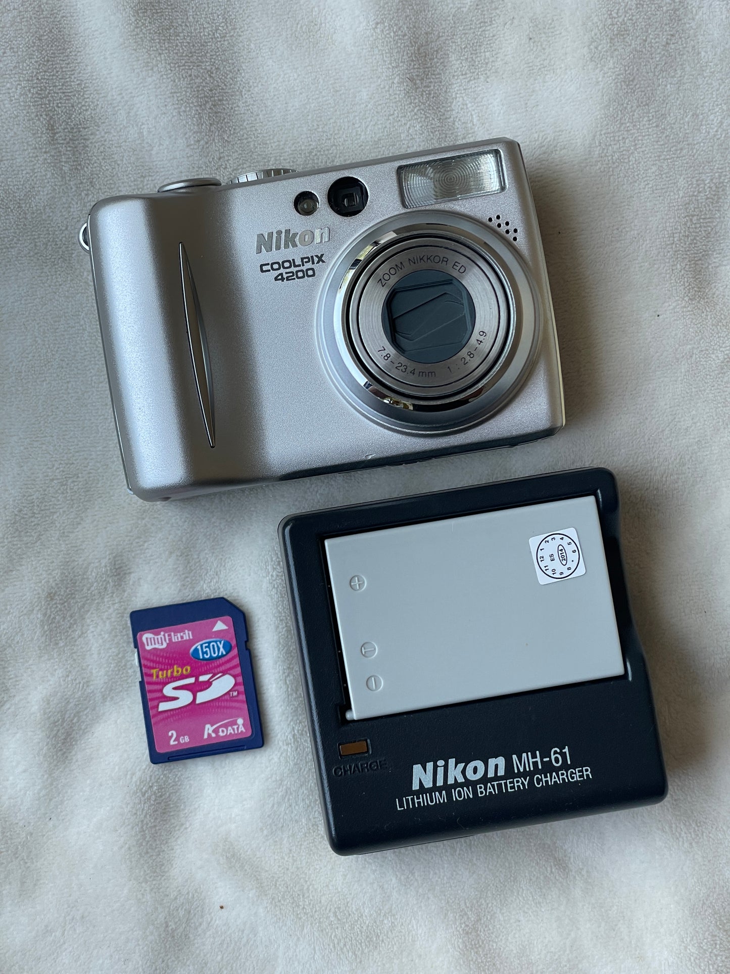 Nikon CoolPix 4200 4.0 MP Digital Camera Bundle - In Box