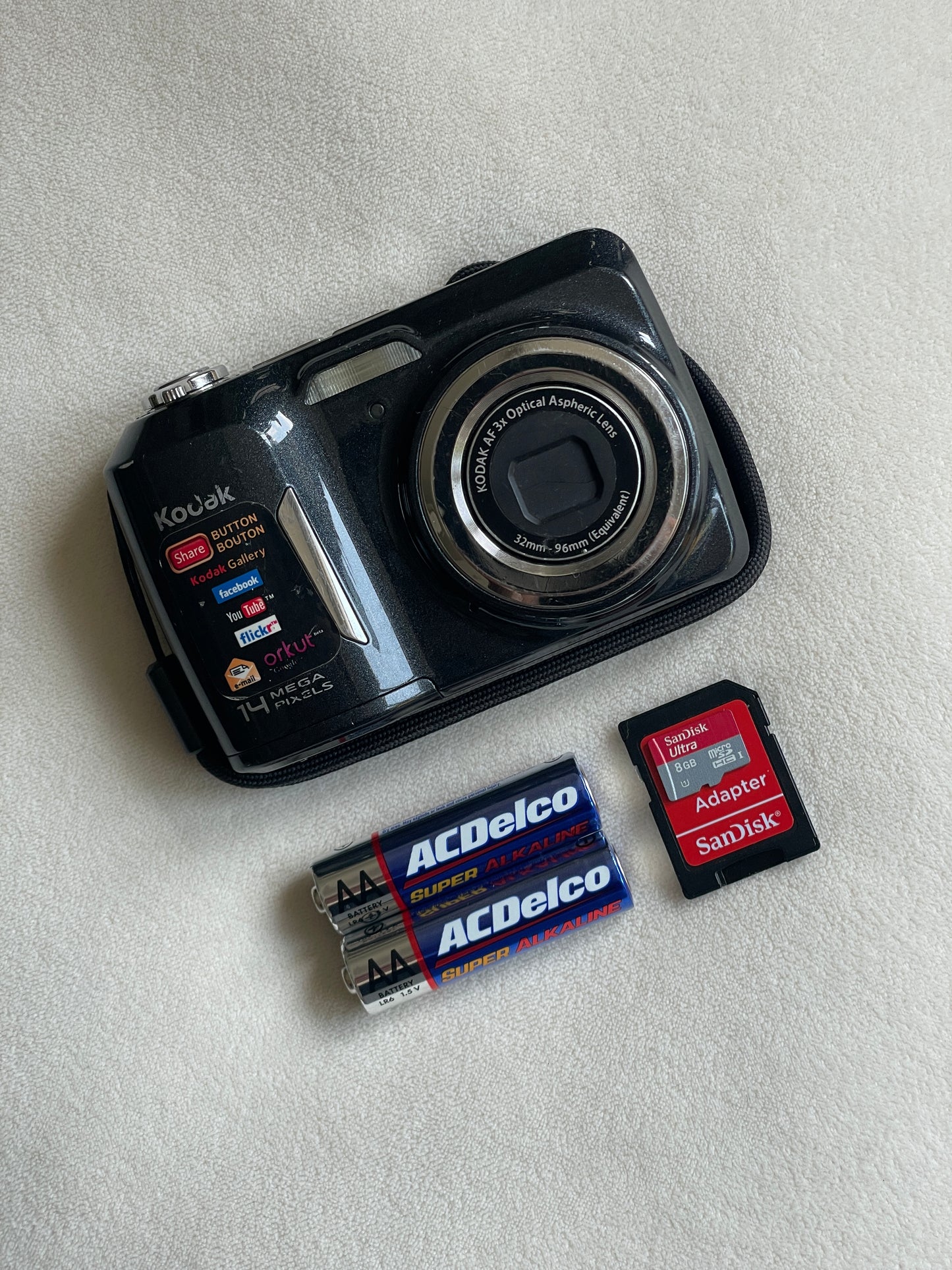 Kodak EasyShare C183 14 MP Digital Camera Bundle - Black
