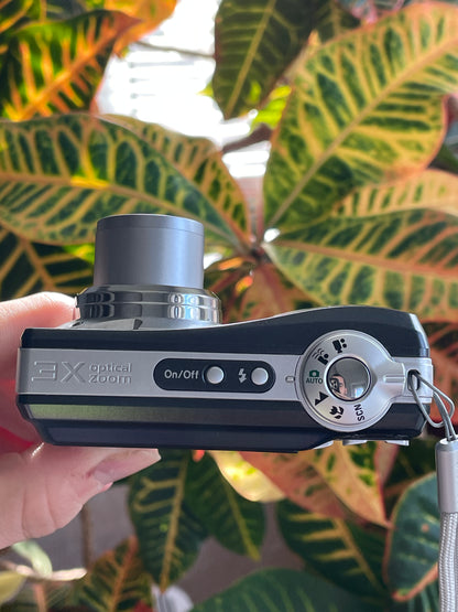 Kodak EasyShare CD1013 10.3 MP Digital Camera Bundle - Black