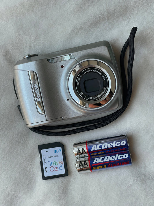Kodak EasyShare C142 10.1 MP Digital Camera Bundle - Silver