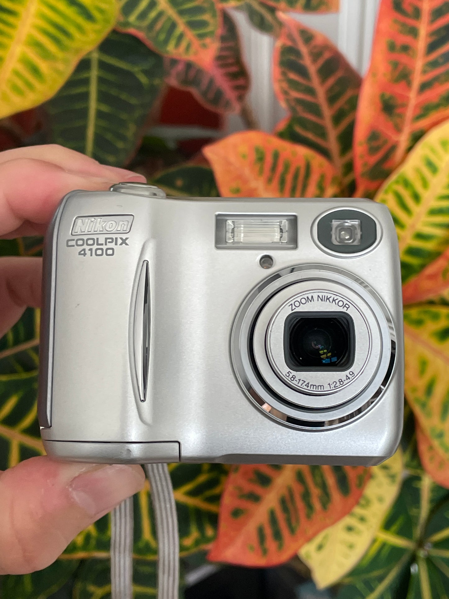 Nikon CoolPix 4100 4.0 MP Digital Camera Bundle