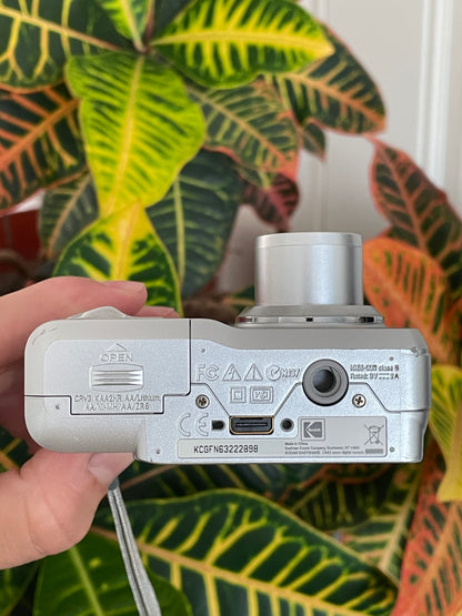 Kodak EasyShare C643 6.1 MP Digital Camera Bundle - Silver