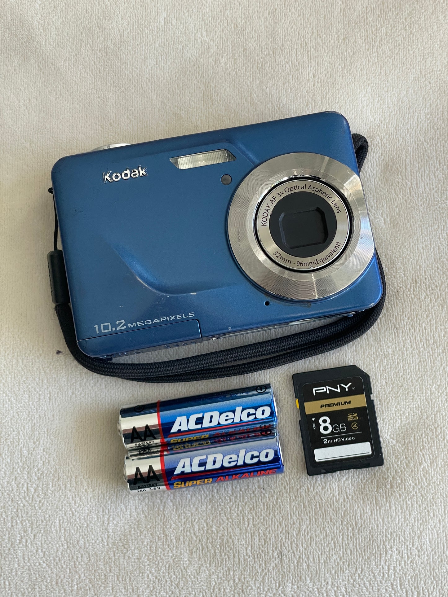 Kodak EasyShare CD80 10.2 MP Digital Camera Bundle - Blue