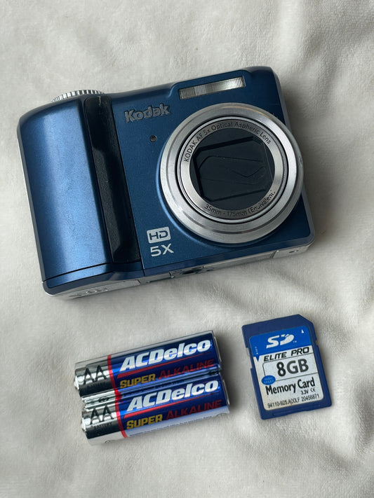 Kodak EasyShare Z1485 IS 14 MP Digital Camera Bundle - Blue