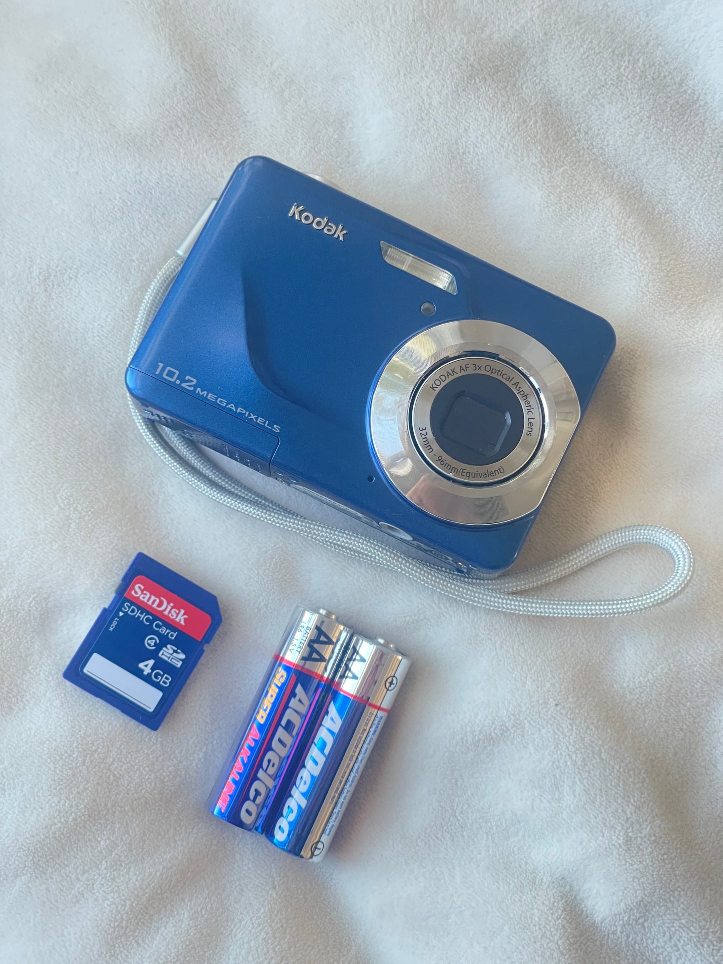 Kodak EasyShare C180 10.2 MP Digital Camera Bundle - Blue