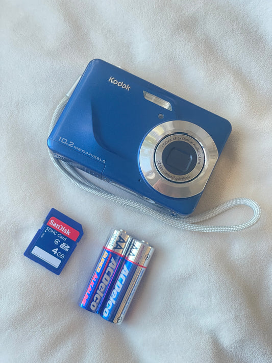 Kodak EasyShare C180 10.2 MP Digital Camera Bundle - Blue