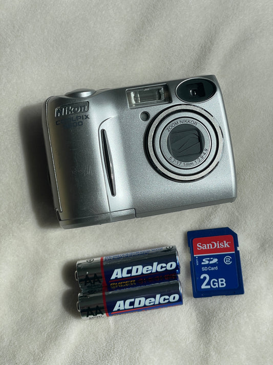 Nikon CoolPix 5600 5.1 MP Digital Camera Bundle