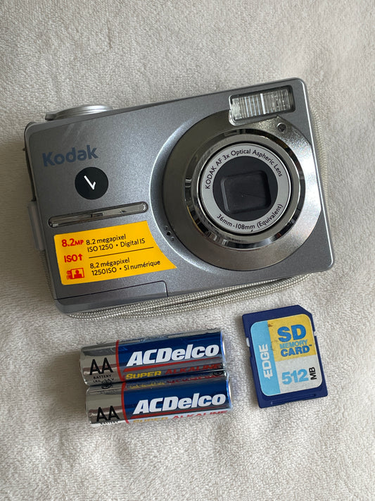 Kodak EasyShare C813 8.2 MP Digital Camera Bundle - Grey
