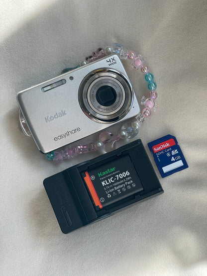 Kodak EasyShare M532 14.0 MP Digital Camera Bundle - Silver